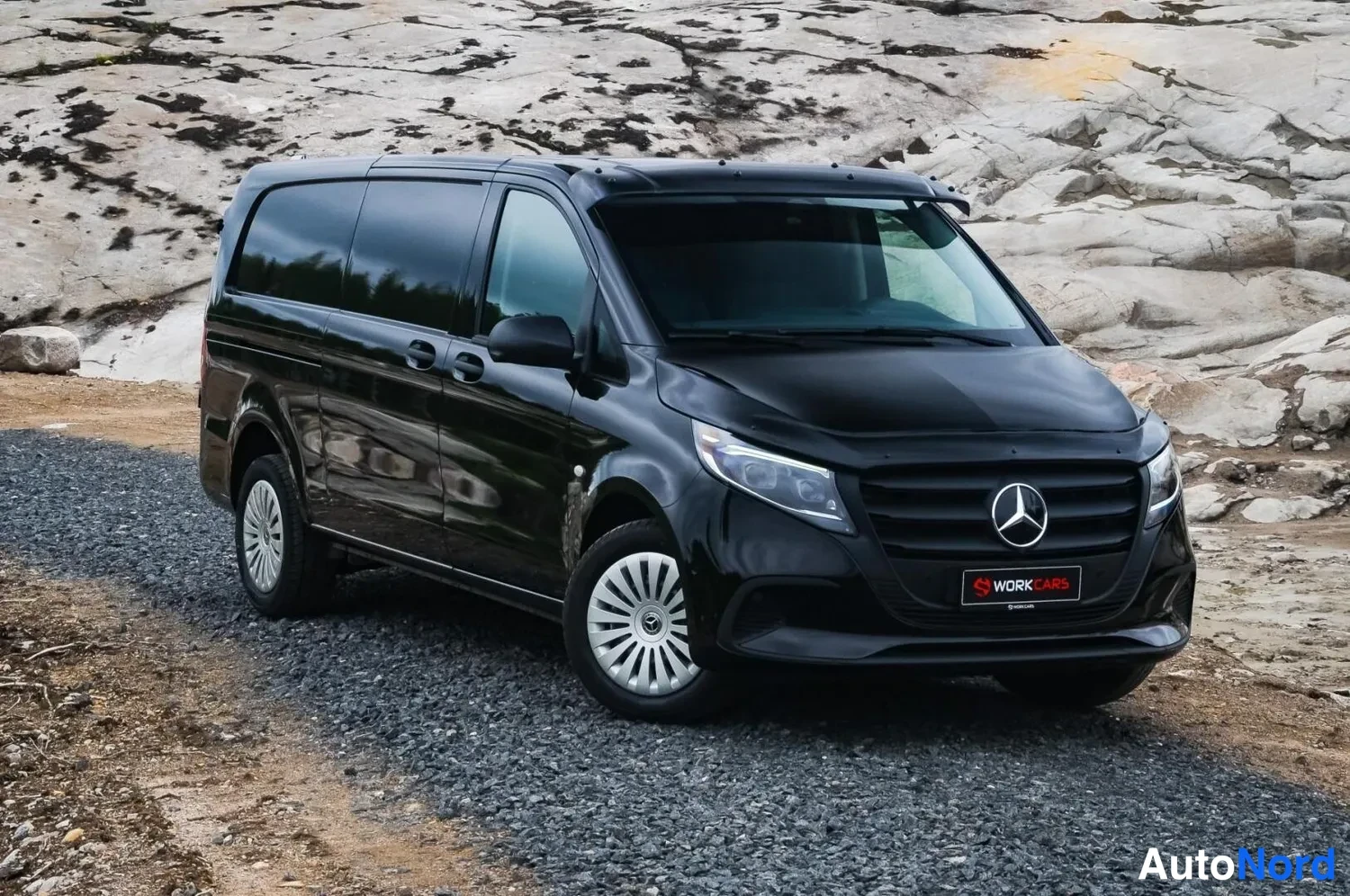 Musta Mercedes-Benz Vito Facelift 2026, etuviisto, keula oikealle, kuva 6