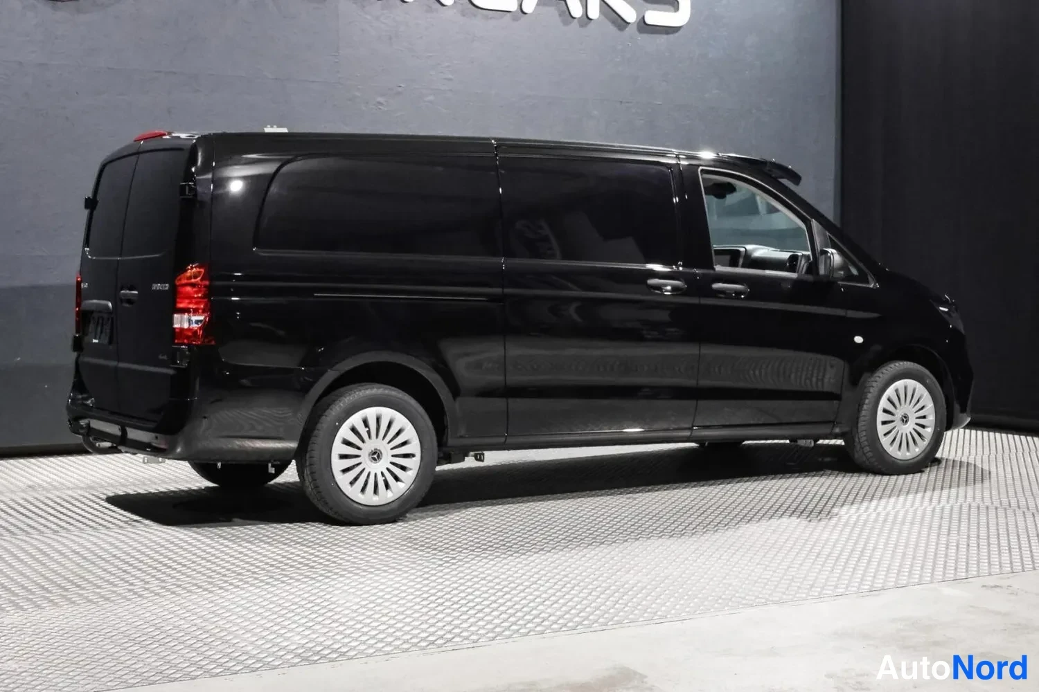 Musta Mercedes-Benz Vito Facelift 2026, takaviisto, kuva 14