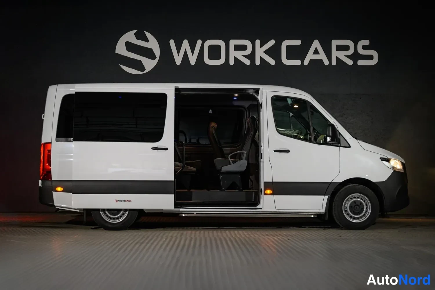 Valkoinen Mercedes-Benz Sprinter 2026, etuviisto, keula oikealle, kuva 5