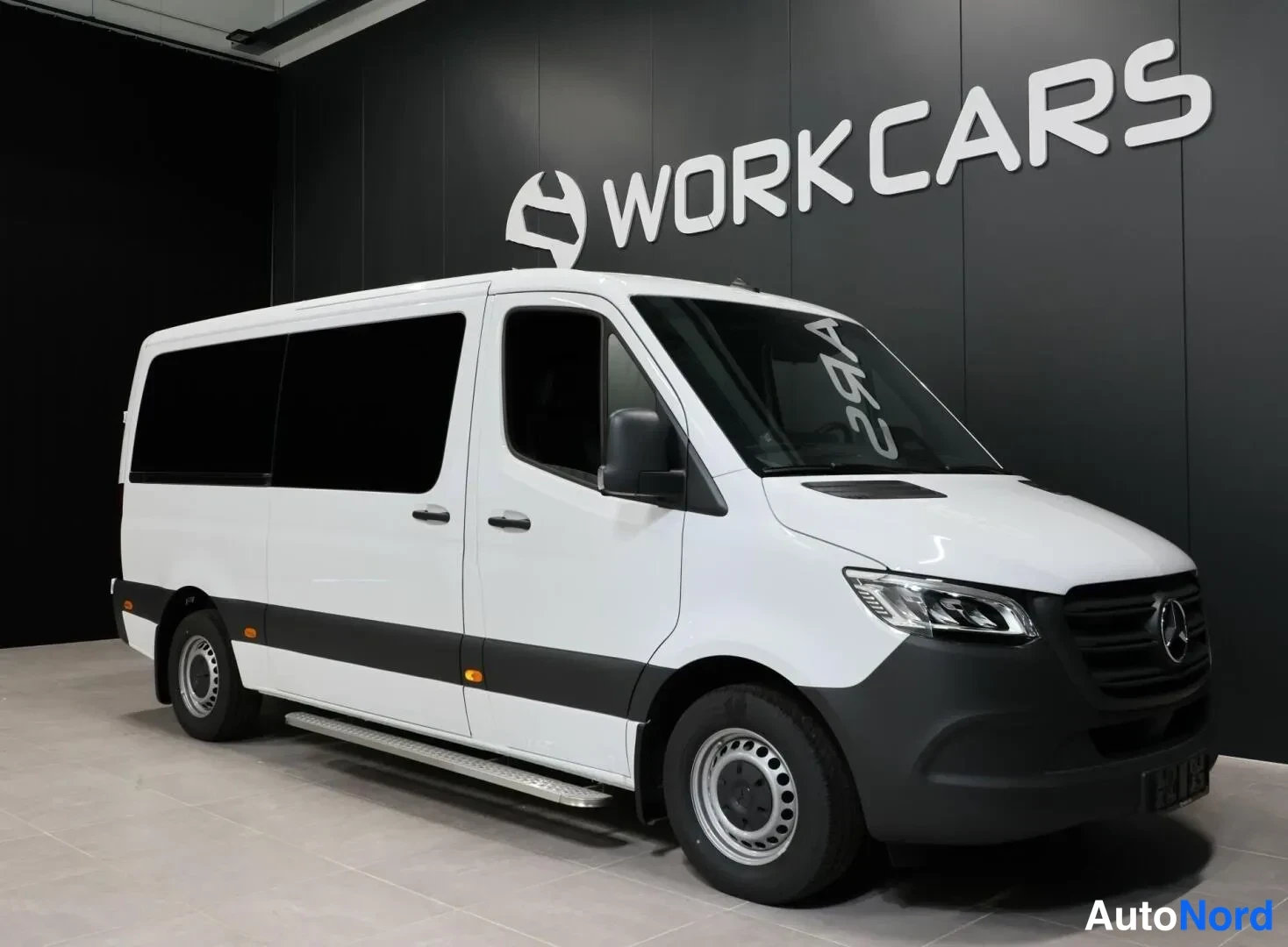 Valkoinen Mercedes-Benz Sprinter 2026, etuviisto, keula oikealle, kuva 3