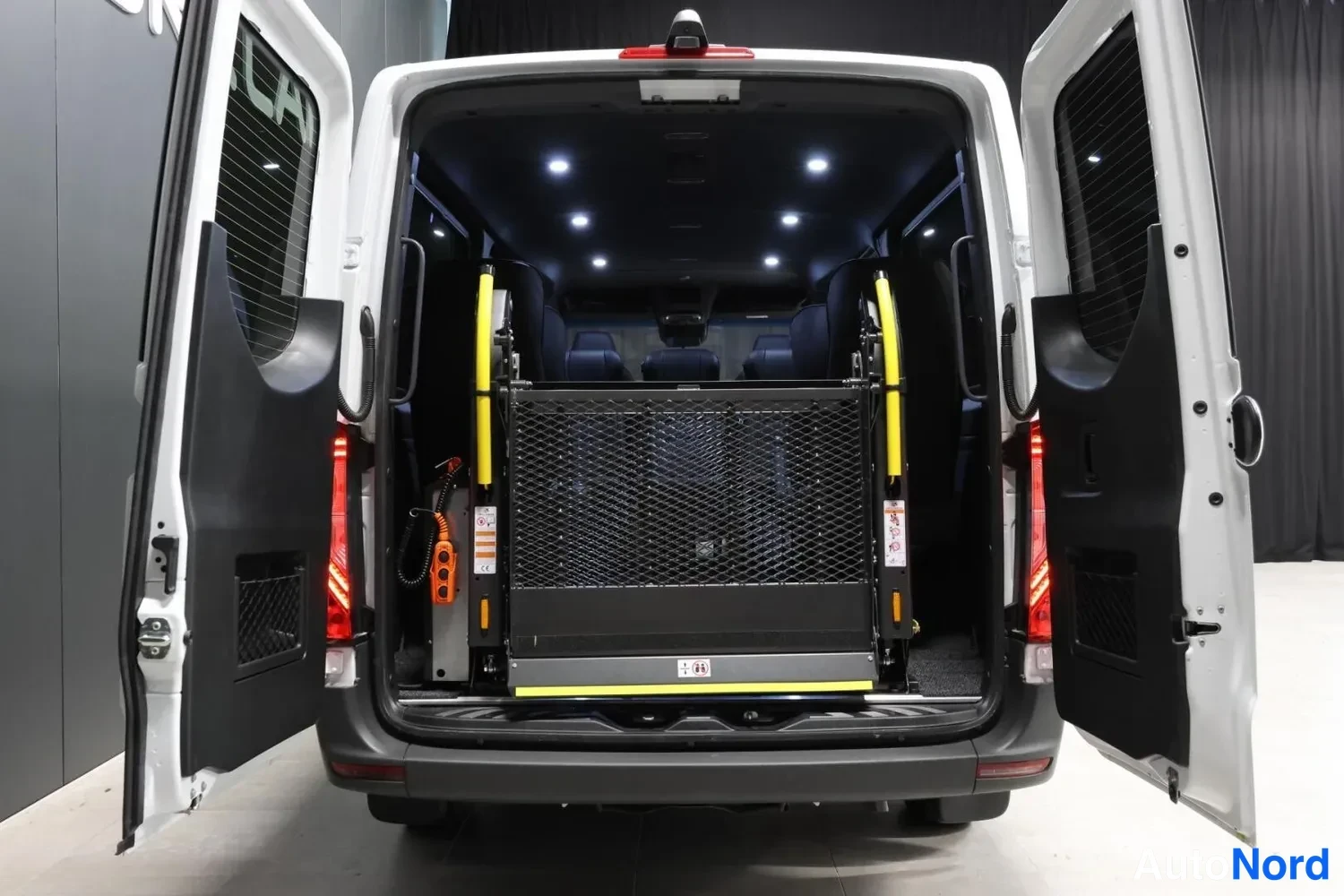 Valkoinen Mercedes-Benz Sprinter 2026, tavaratila, kuva 17