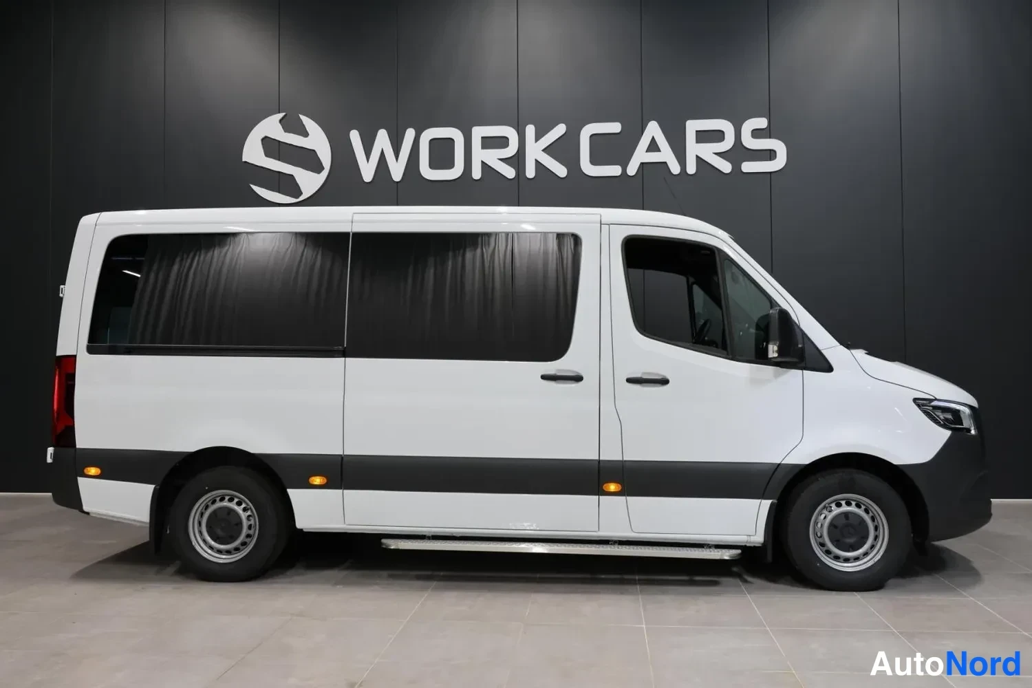 Valkoinen Mercedes-Benz Sprinter 2026, etuviisto, keula oikealle, kuva 5