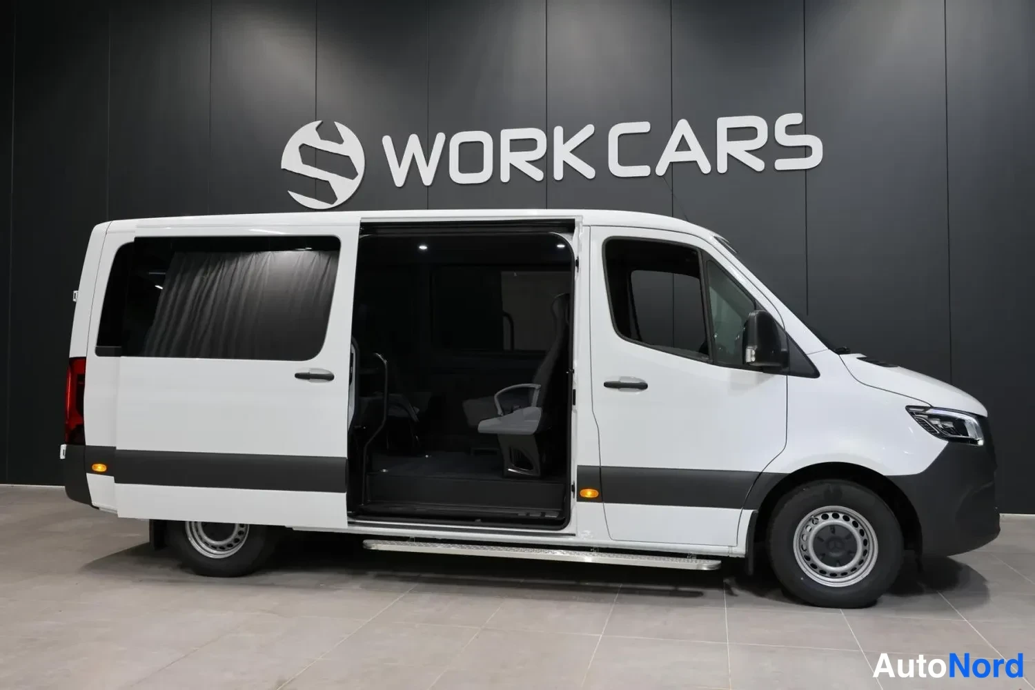 Valkoinen Mercedes-Benz Sprinter 2026, sivulta, kuva 7