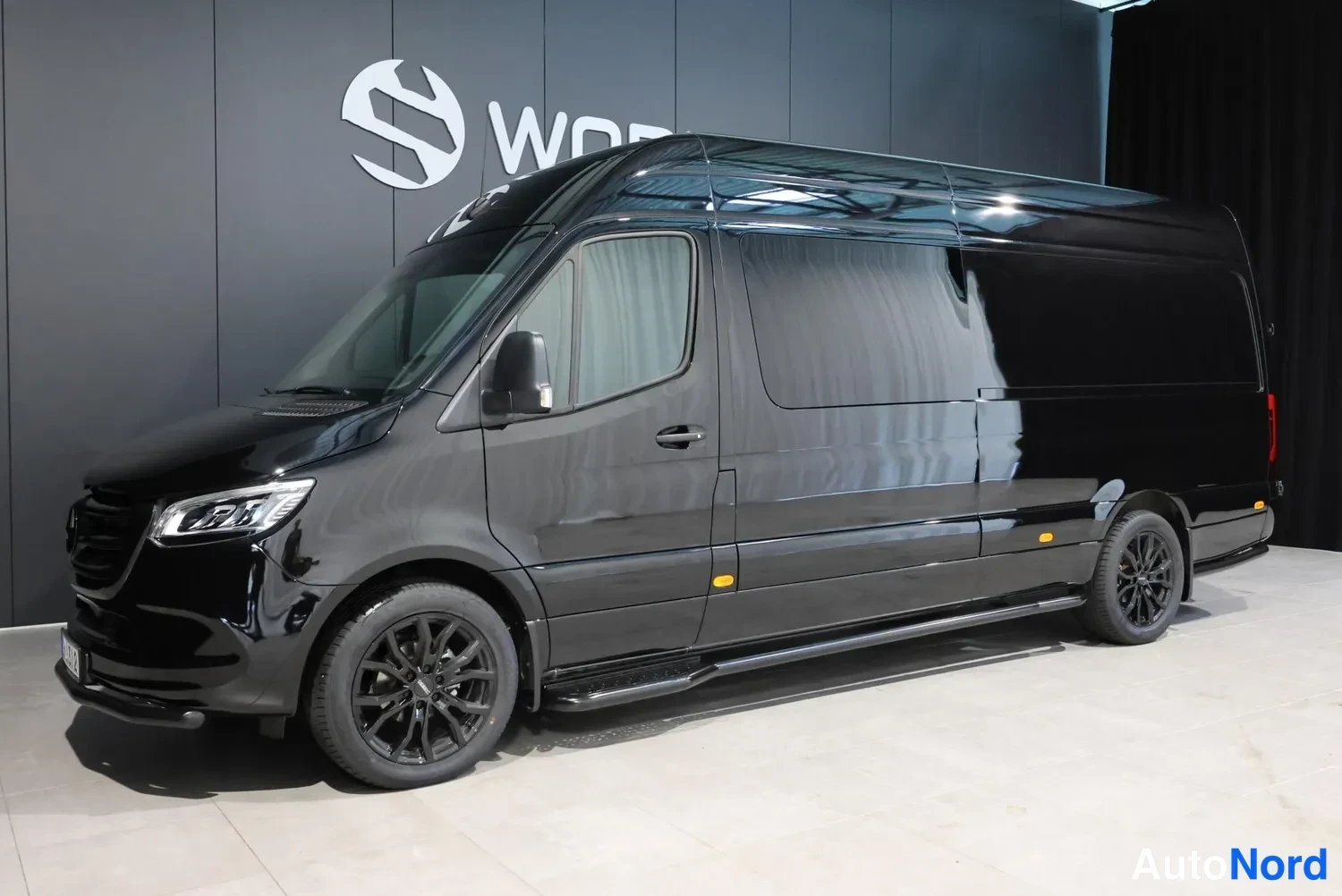 Musta Mercedes-Benz Sprinter 319 CDI 2026, takaviisto, kuva 3