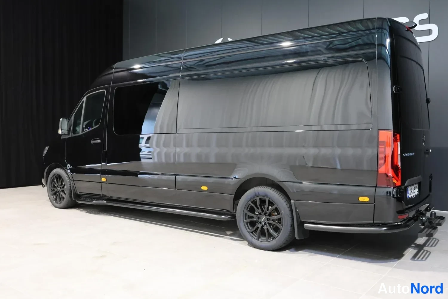 Musta Mercedes-Benz Sprinter 319 CDI 2026, takaviisto, kuva 4