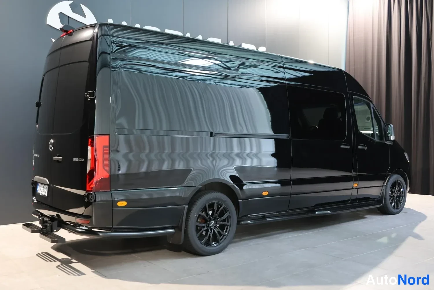 Musta Mercedes-Benz Sprinter 319 CDI 2026, takaviisto, kuva 5