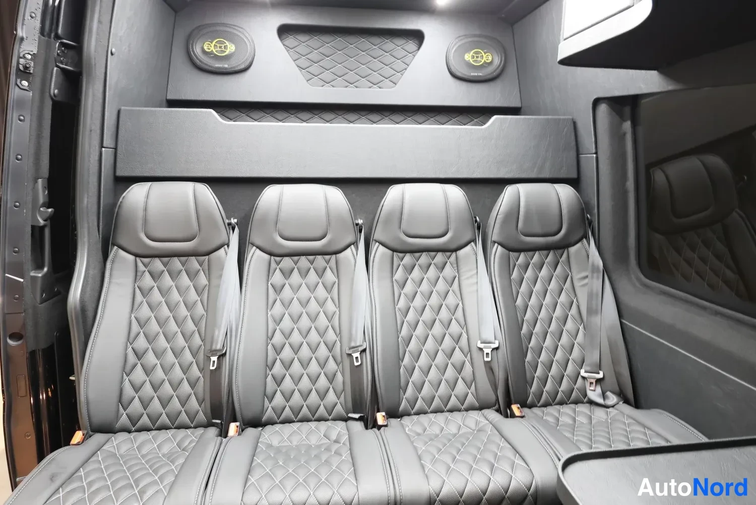 Musta Mercedes-Benz Sprinter 319 CDI 2026, takaistuimet, kuva 15