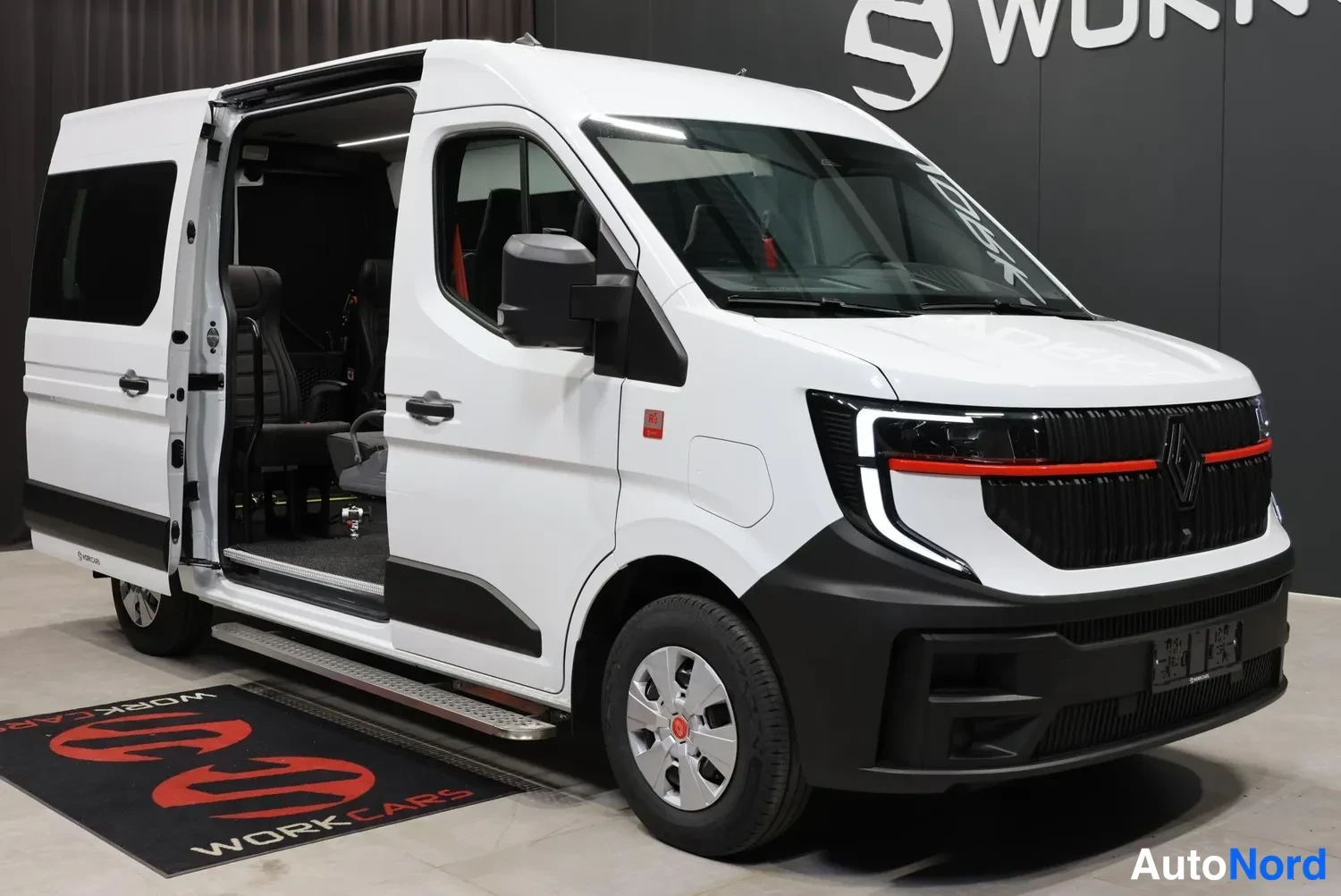 Valkoinen Renault Master 2026, etuviisto, keula oikealle, kuva 5