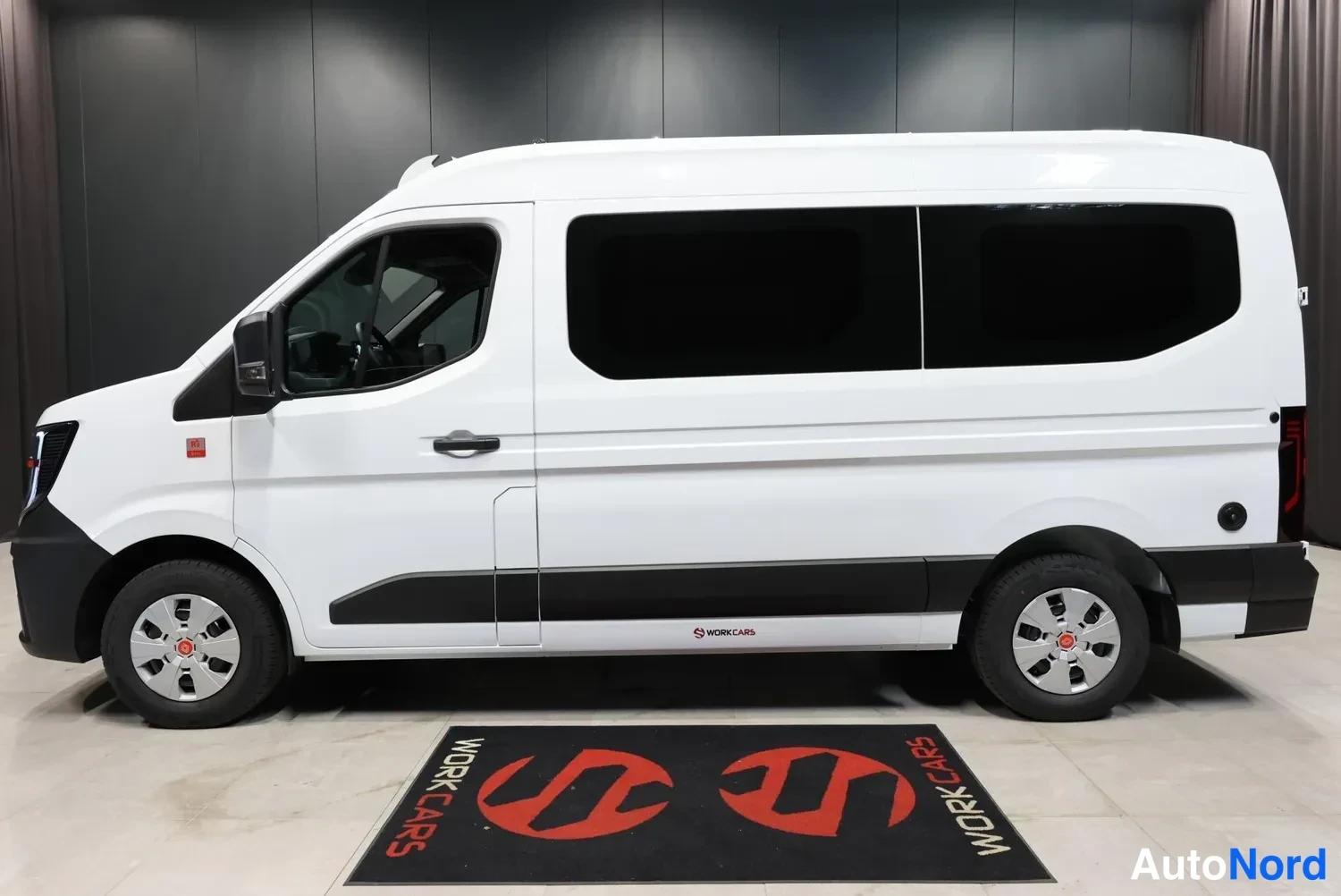 Valkoinen Renault Master 2026, sivulta, kuva 8