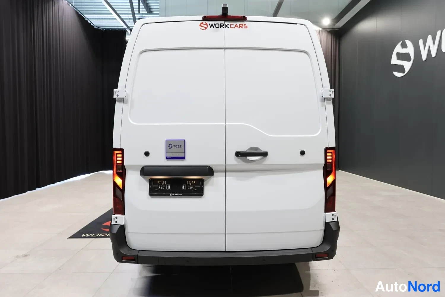Valkoinen Renault Master 2026, takaa, kuva 13