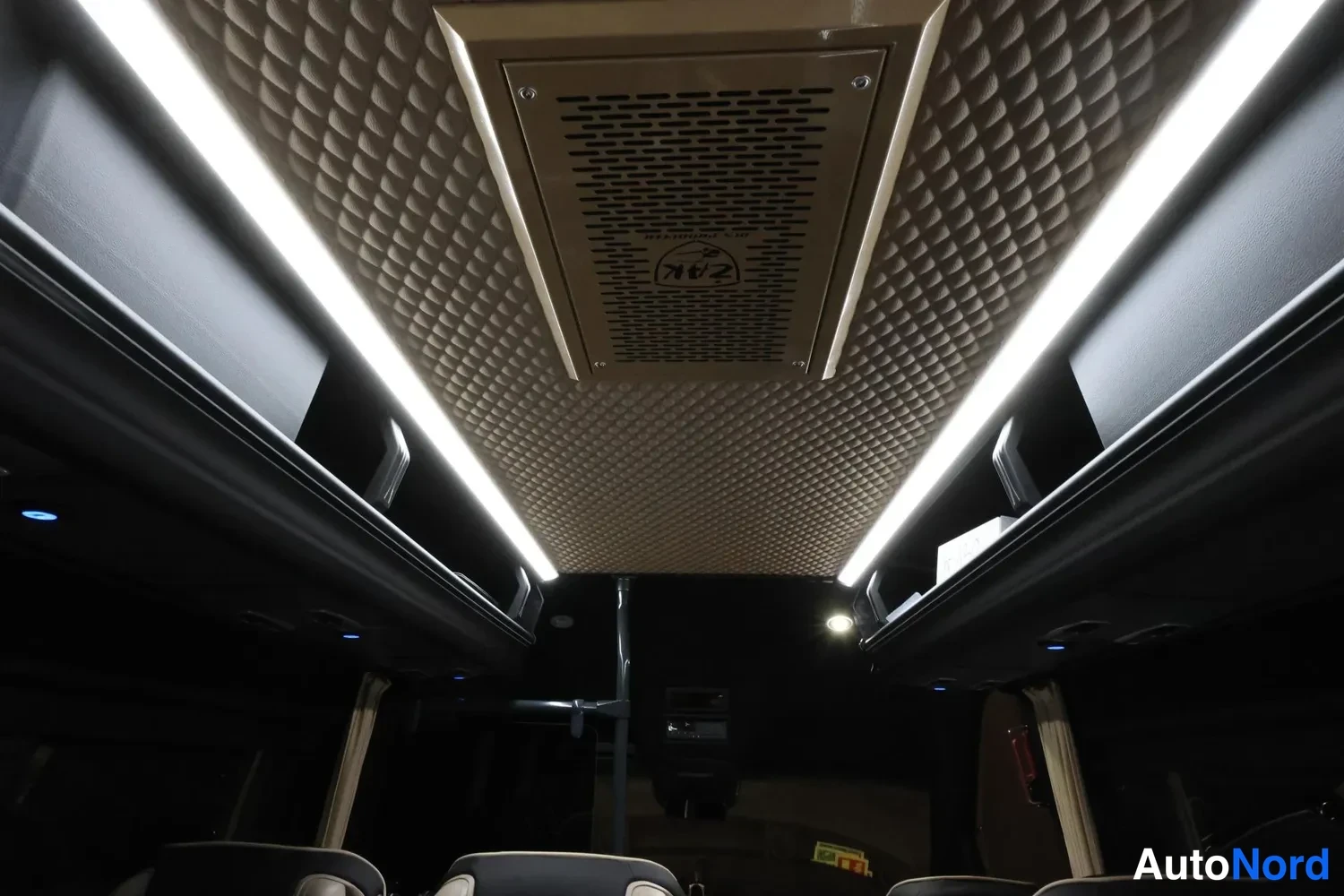 Sininen Mercedes-Benz Sprinter 519 CDI 2026, ohjaamo, kuva 10
