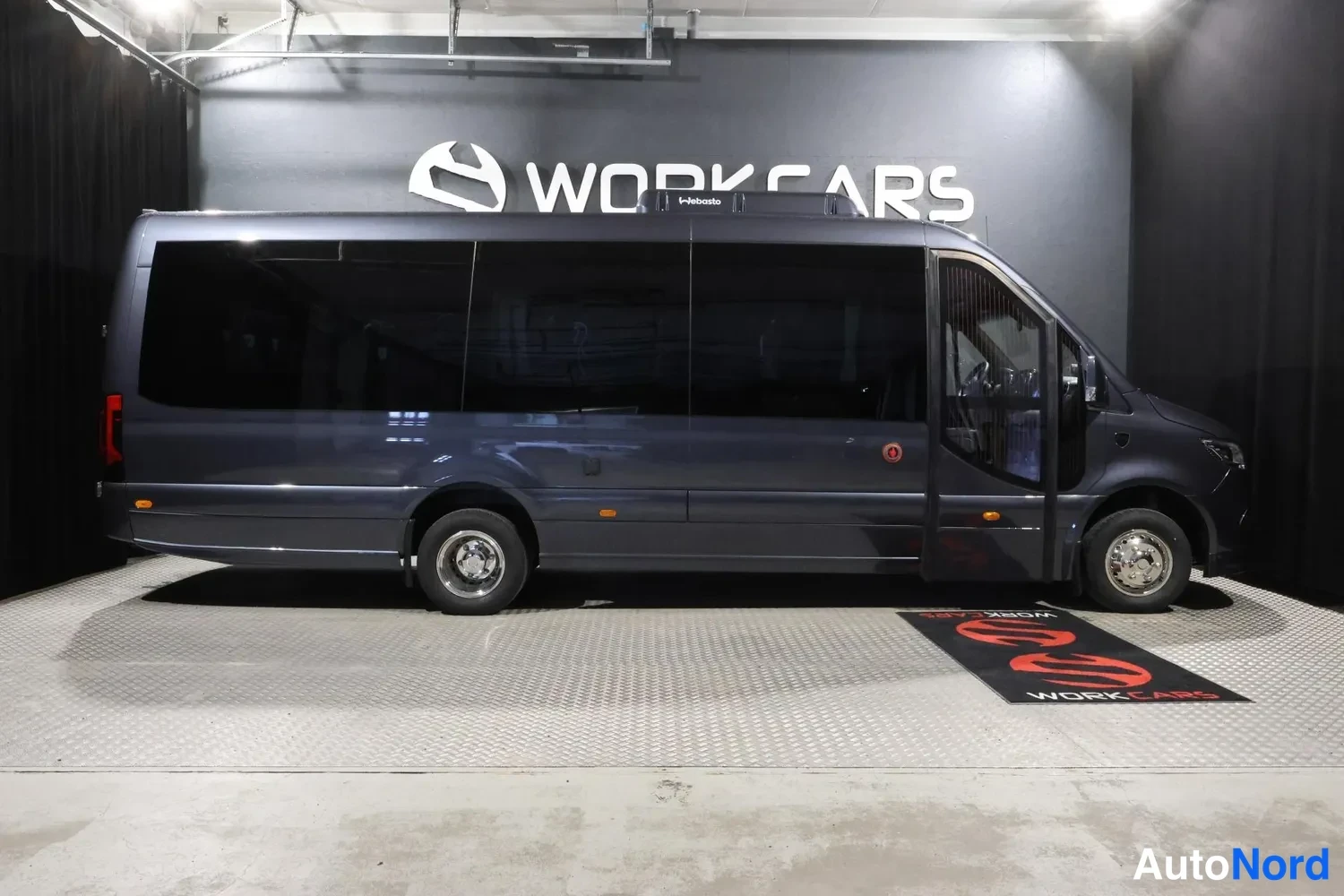 Sininen Mercedes-Benz Sprinter 519 CDI 2026, etuviisto, keula oikealle, kuva 4