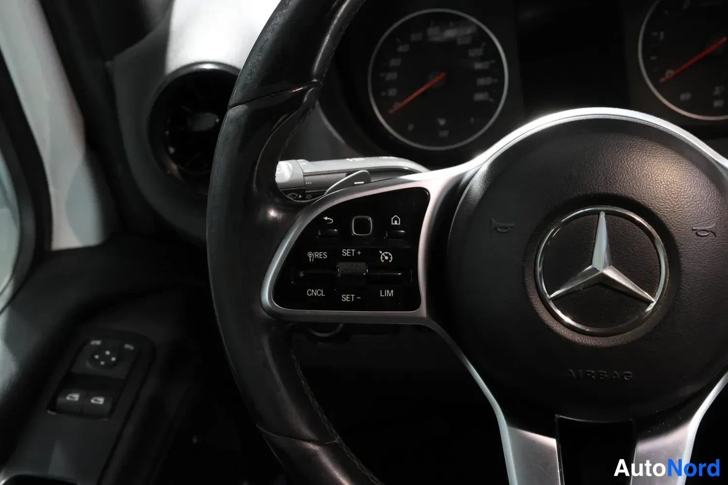 White Mercedes-Benz Sprinter 2019, detail, photo 21