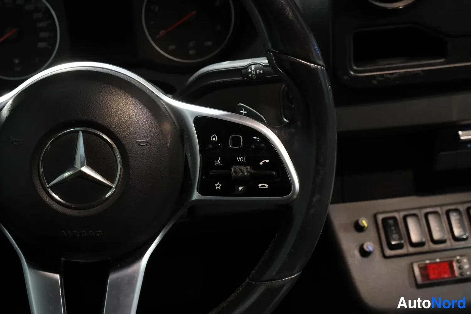 White Mercedes-Benz Sprinter 2019, detail, photo 22
