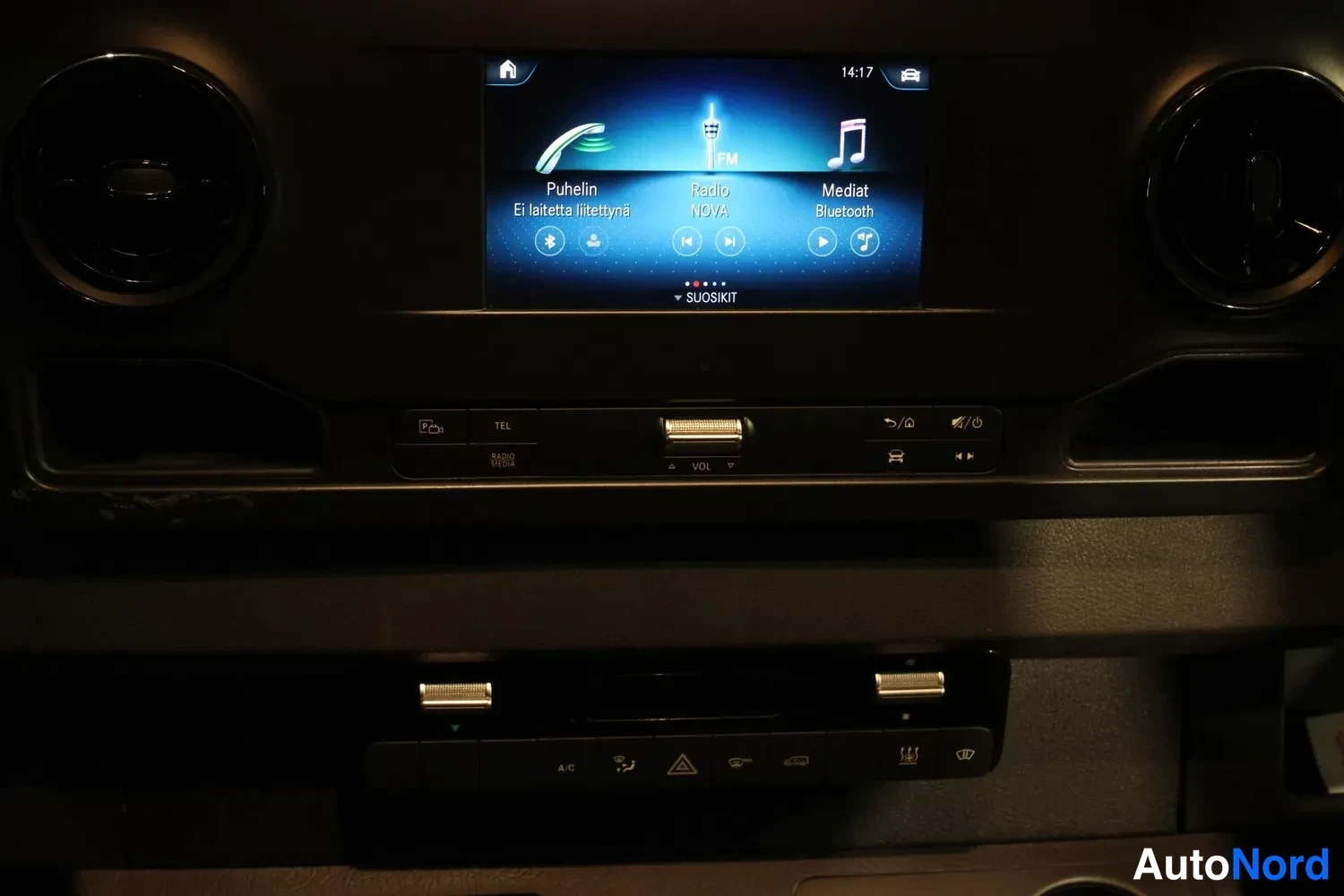 White Mercedes-Benz Sprinter 2019, detail, photo 24