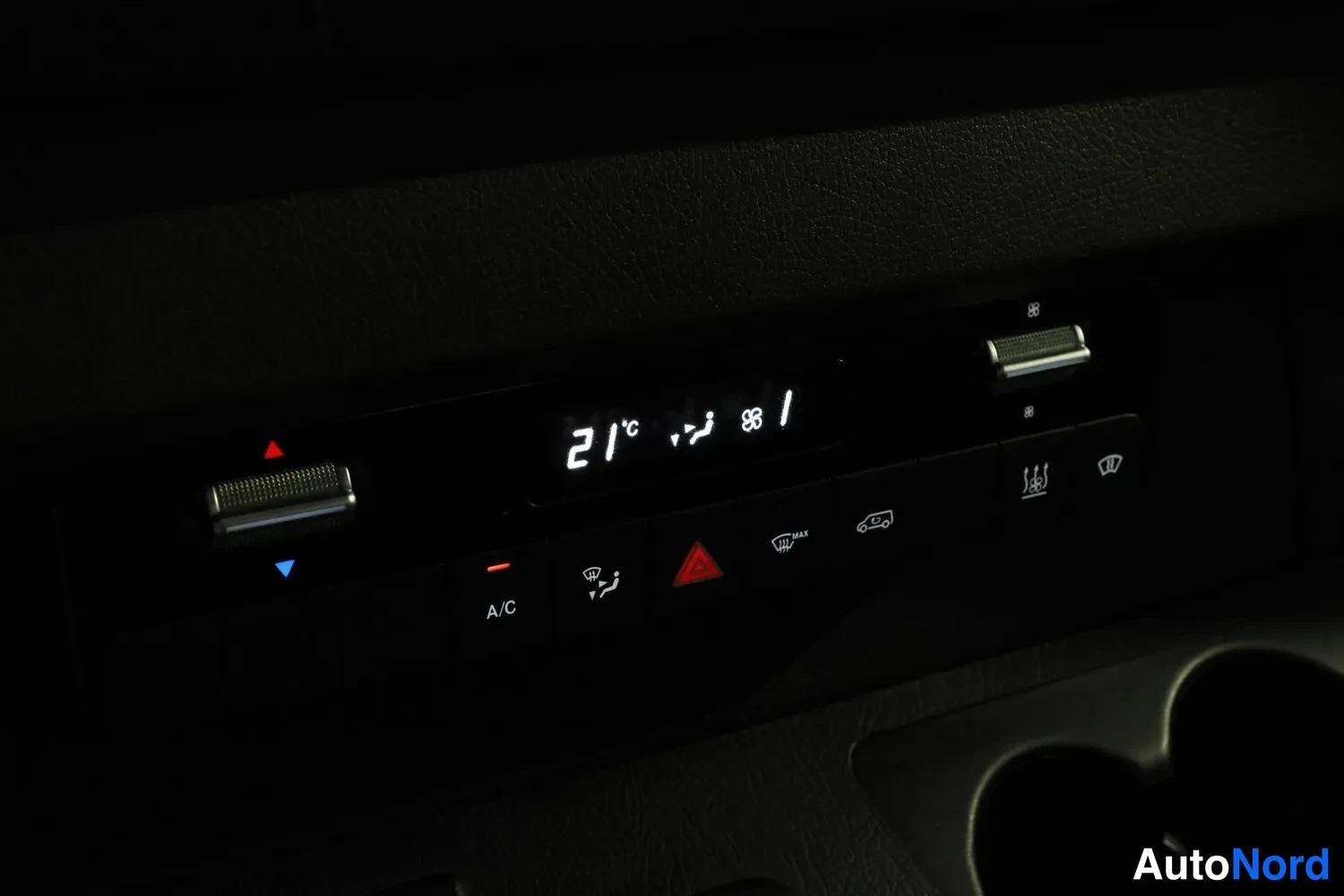 White Mercedes-Benz Sprinter 2019, detail, photo 18