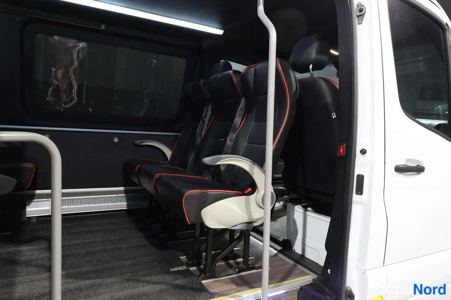 White Mercedes-Benz Sprinter 2019, rear seats, photo 13
