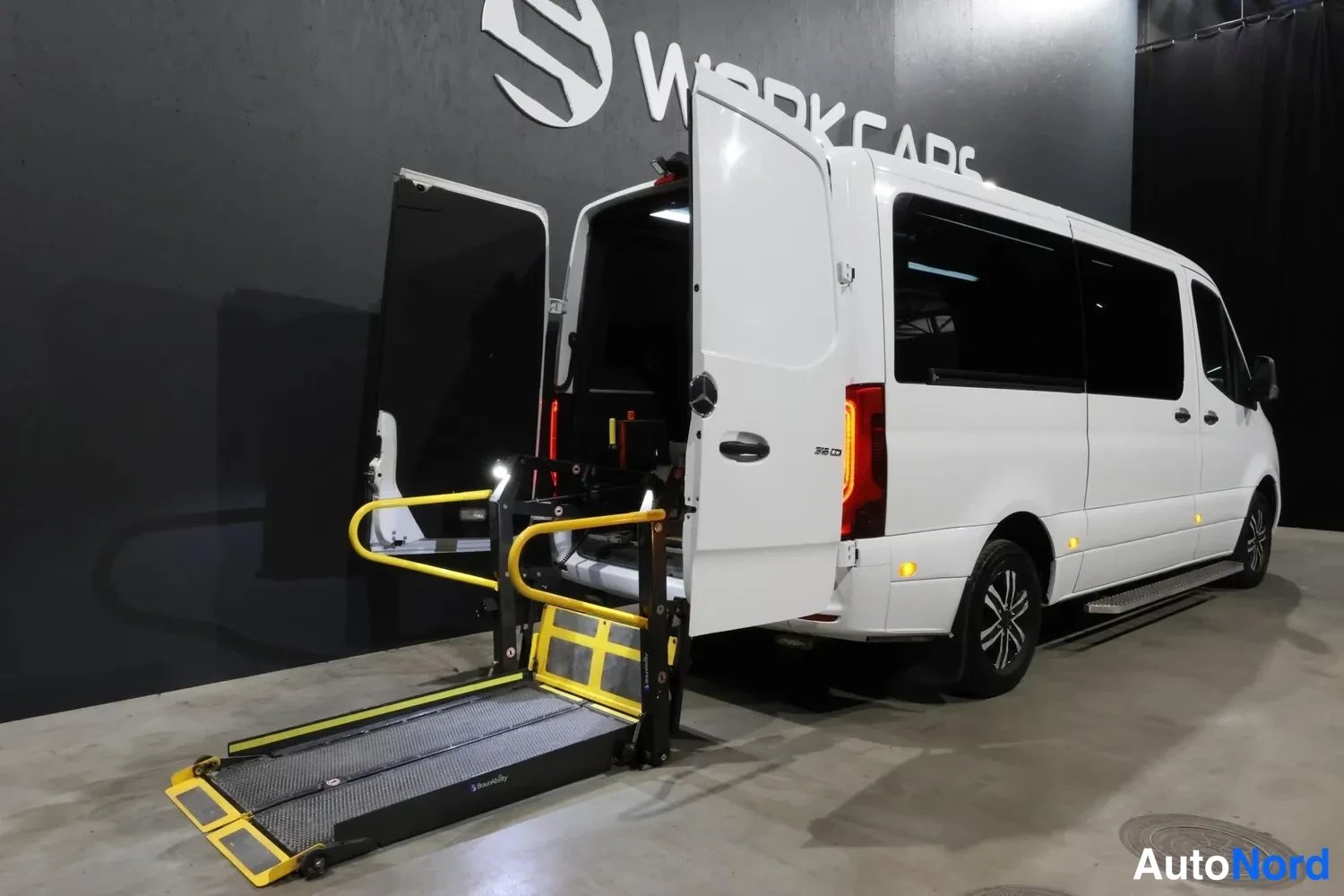 White Mercedes-Benz Sprinter 2019, rear three-quarter, photo 8