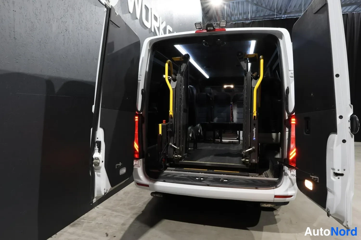 White Mercedes-Benz Sprinter 2019, rear, photo 9