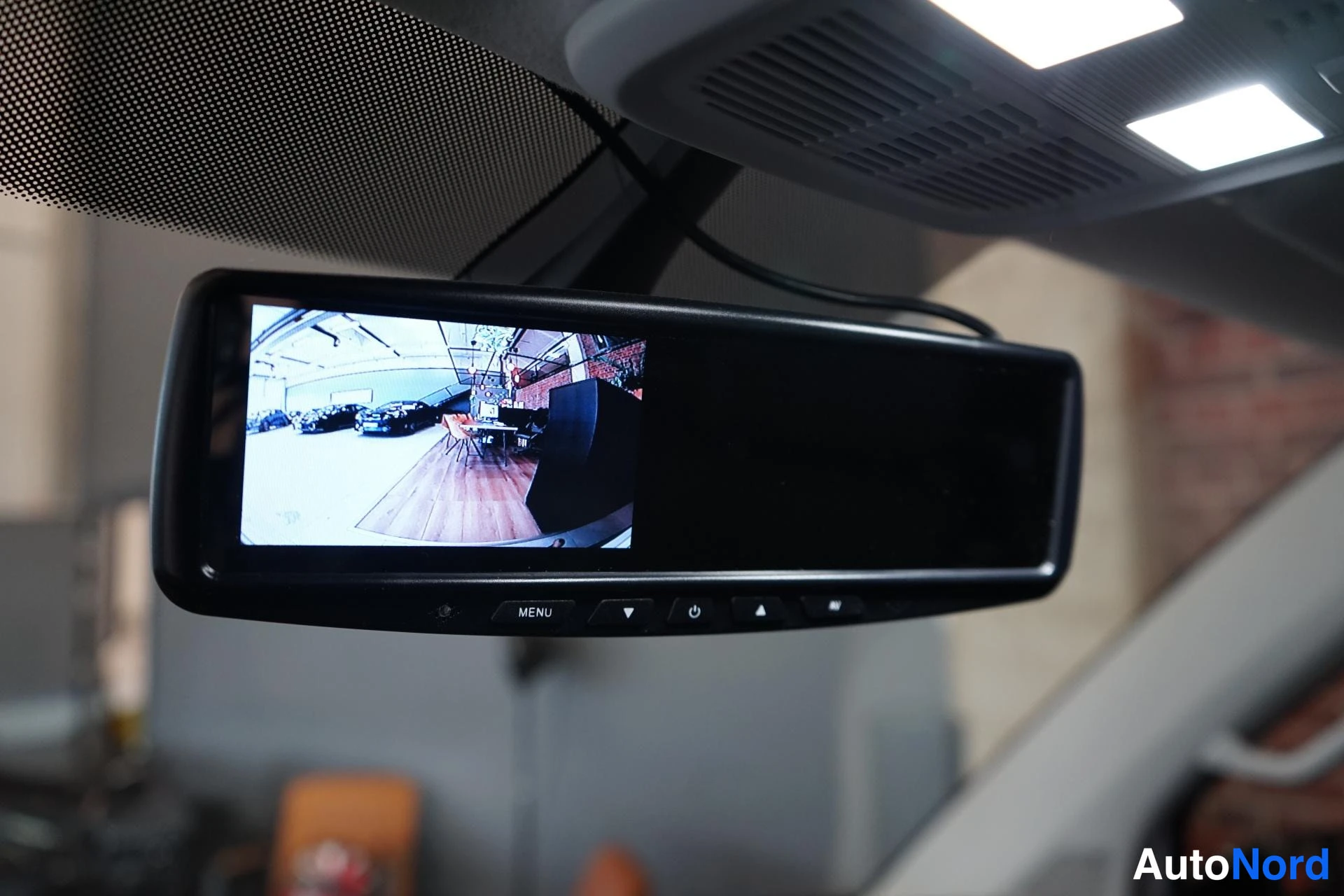 Valkoinen Volkswagen Transporter 2019, yksityiskohta, kuva 15