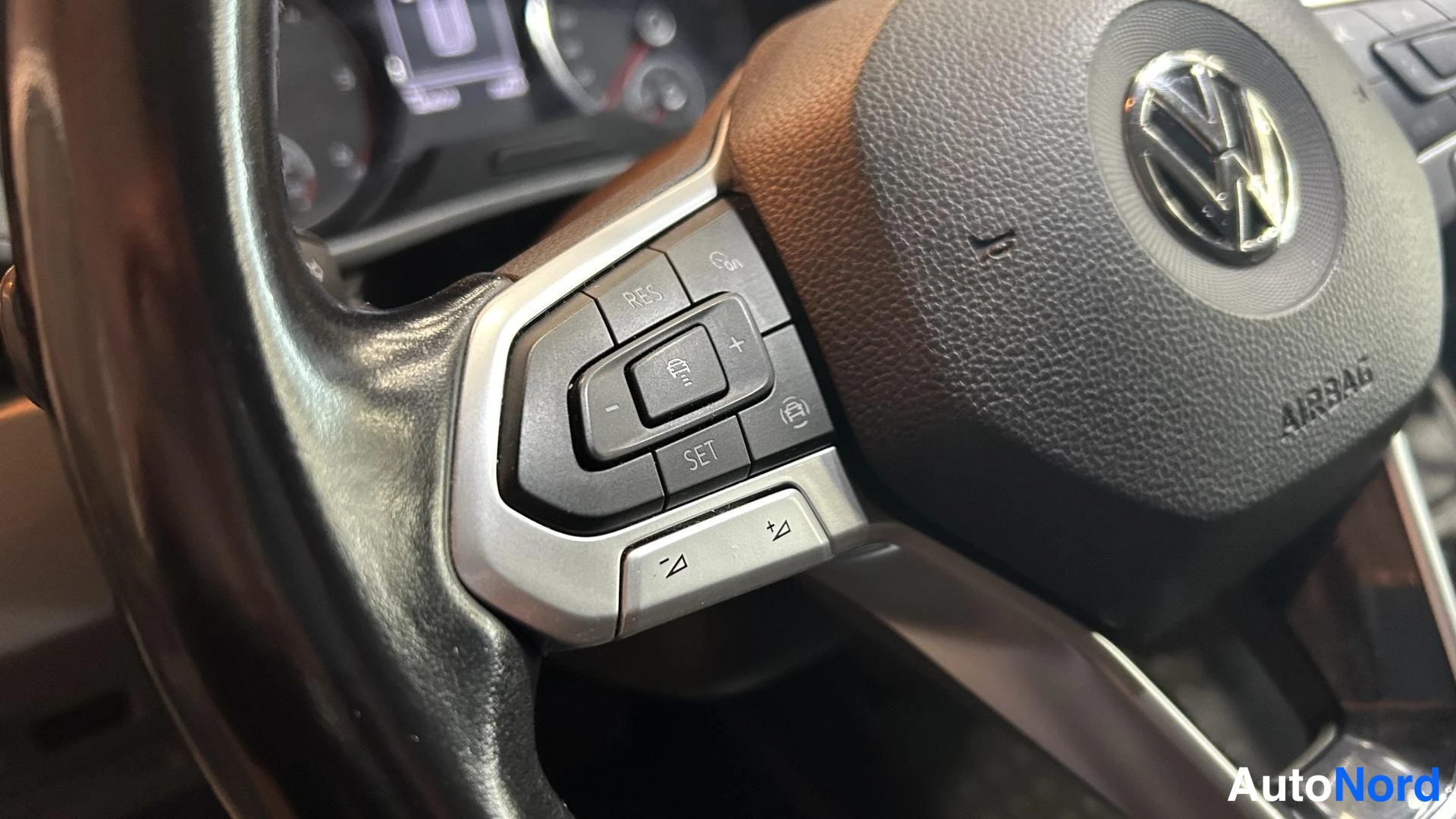 Valkoinen Volkswagen Transporter 2019, yksityiskohta, kuva 16