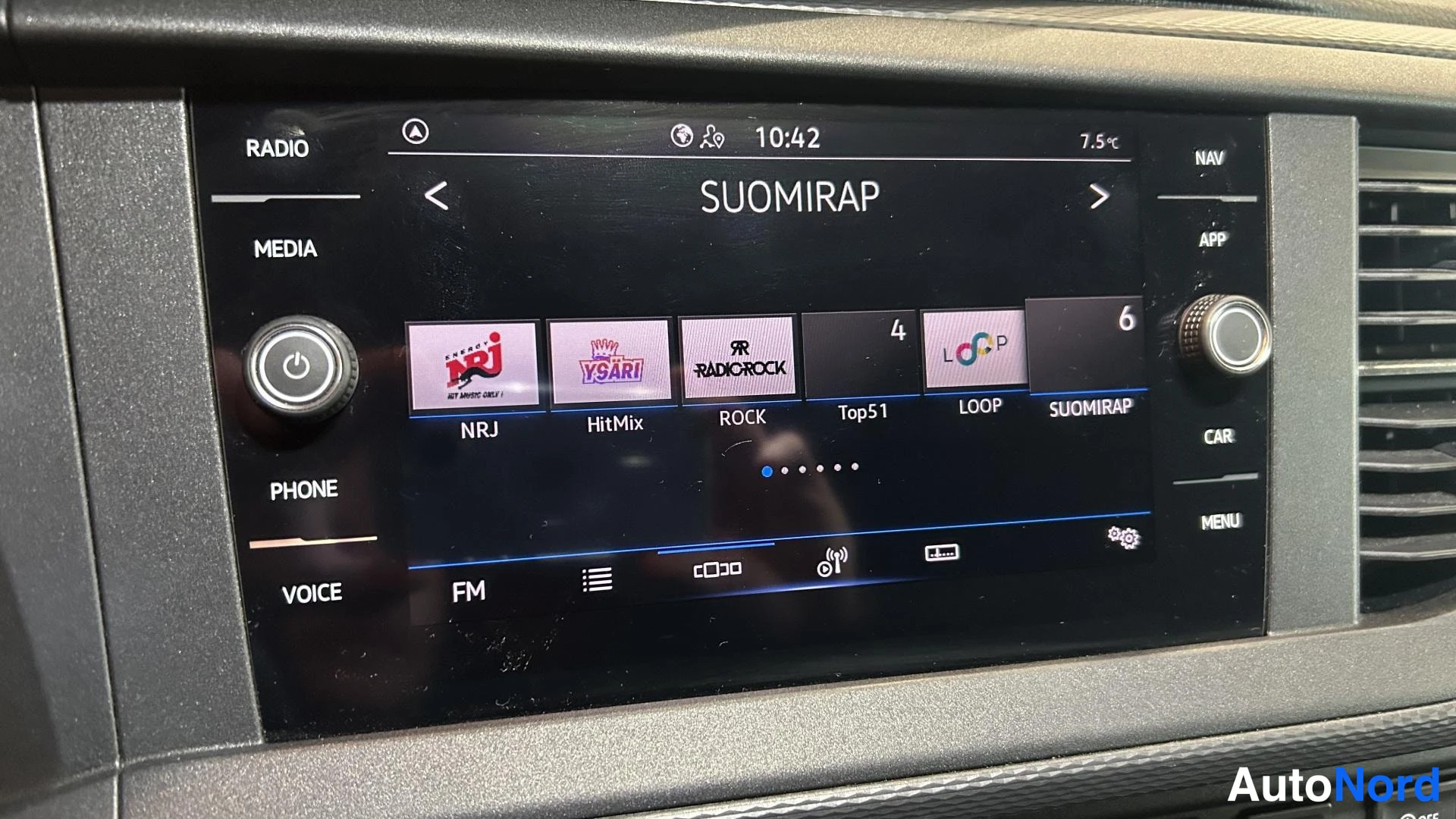 Valkoinen Volkswagen Transporter 2019, yksityiskohta, kuva 17