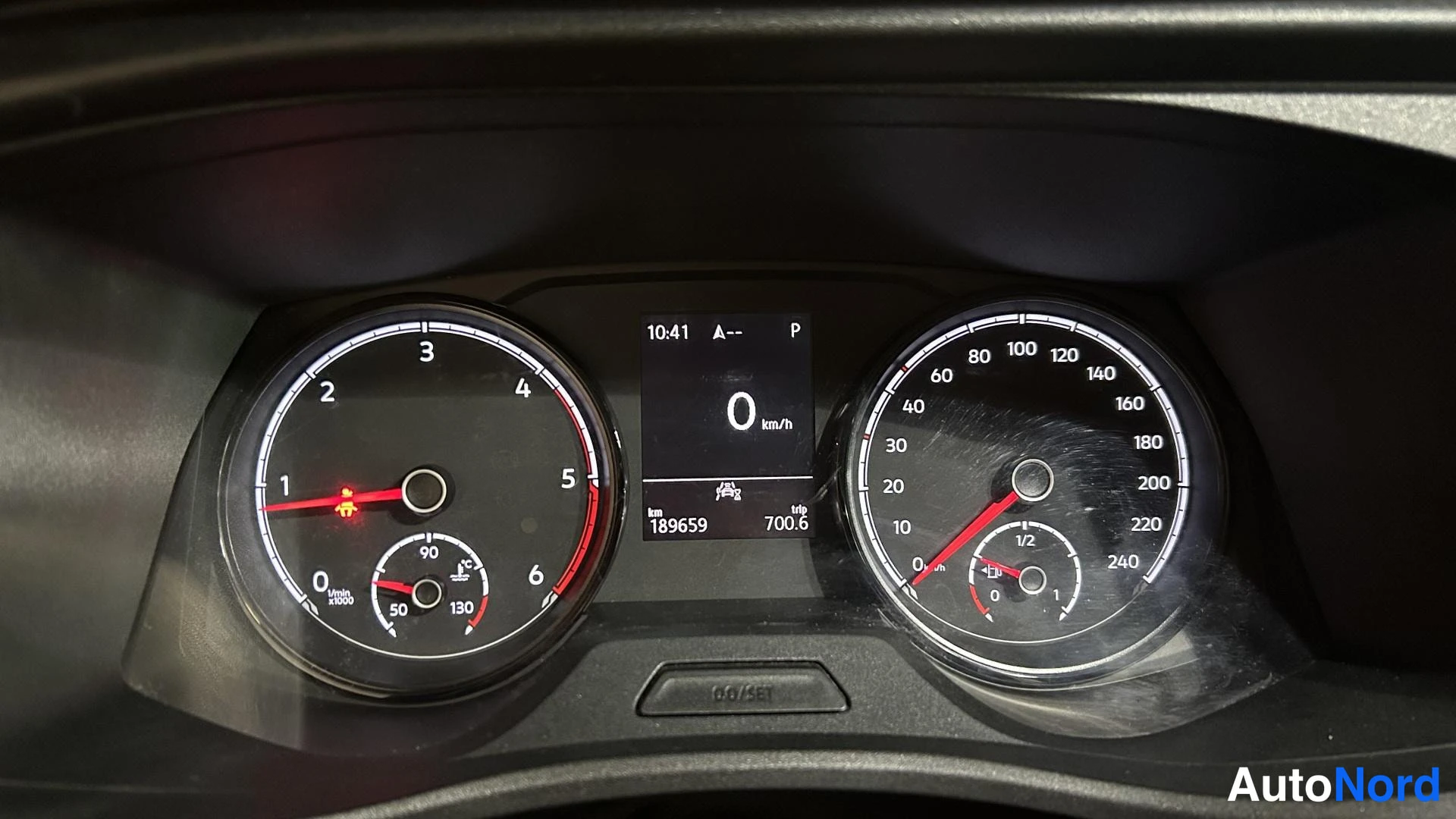 Valkoinen Volkswagen Transporter 2019, yksityiskohta, kuva 19