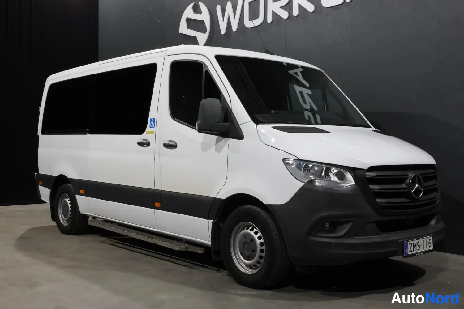 Valkoinen Mercedes-Benz Sprinter 2019, etuviisto, keula oikealle, kuva 3