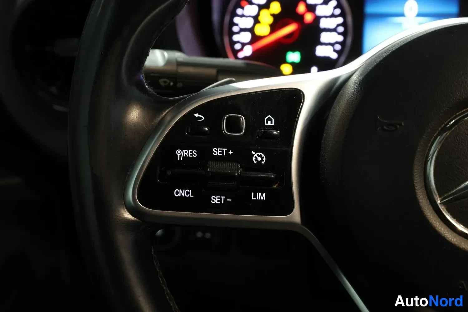 Valkoinen Mercedes-Benz Sprinter 2019, yksityiskohta, kuva 22
