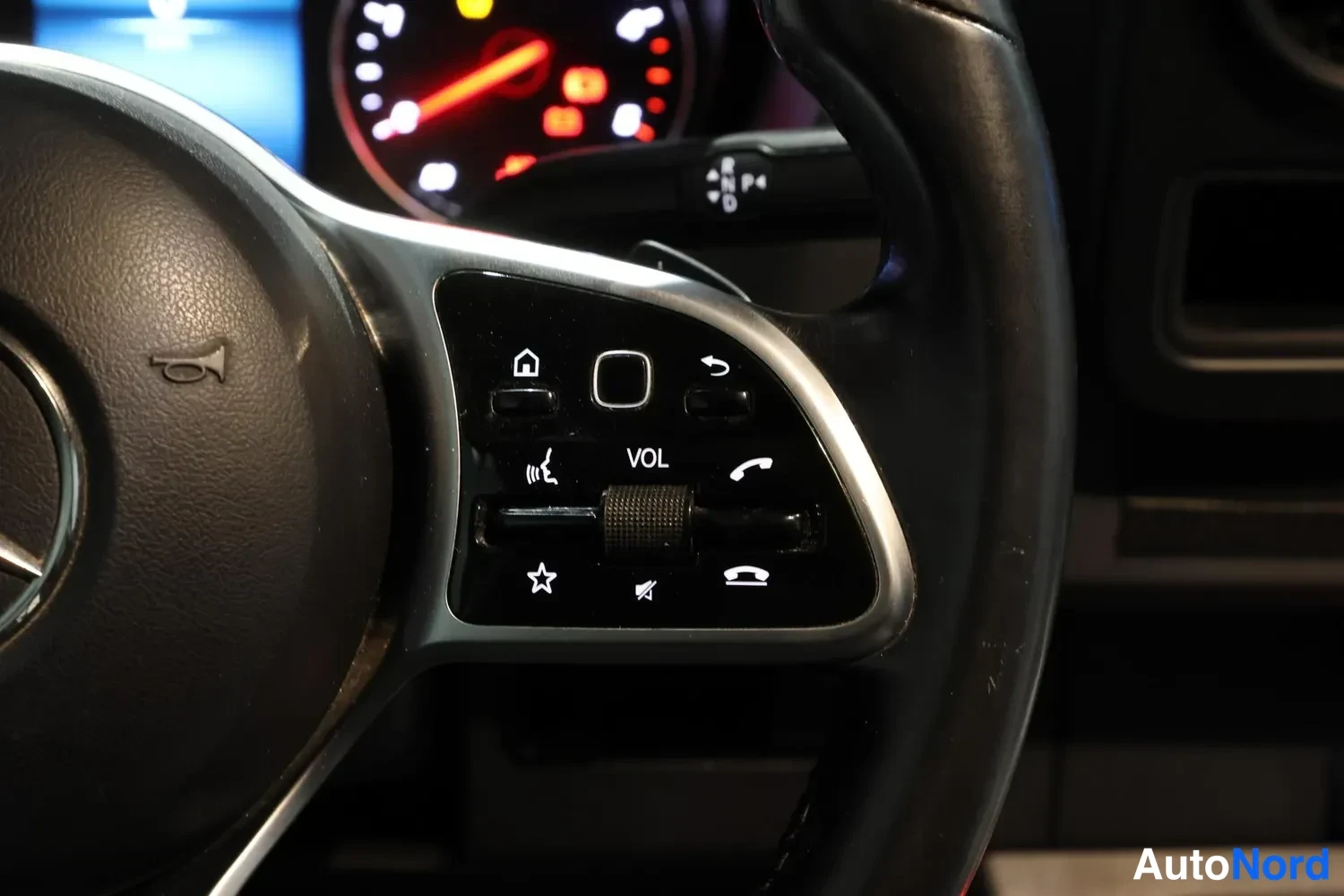 Valkoinen Mercedes-Benz Sprinter 2019, yksityiskohta, kuva 23