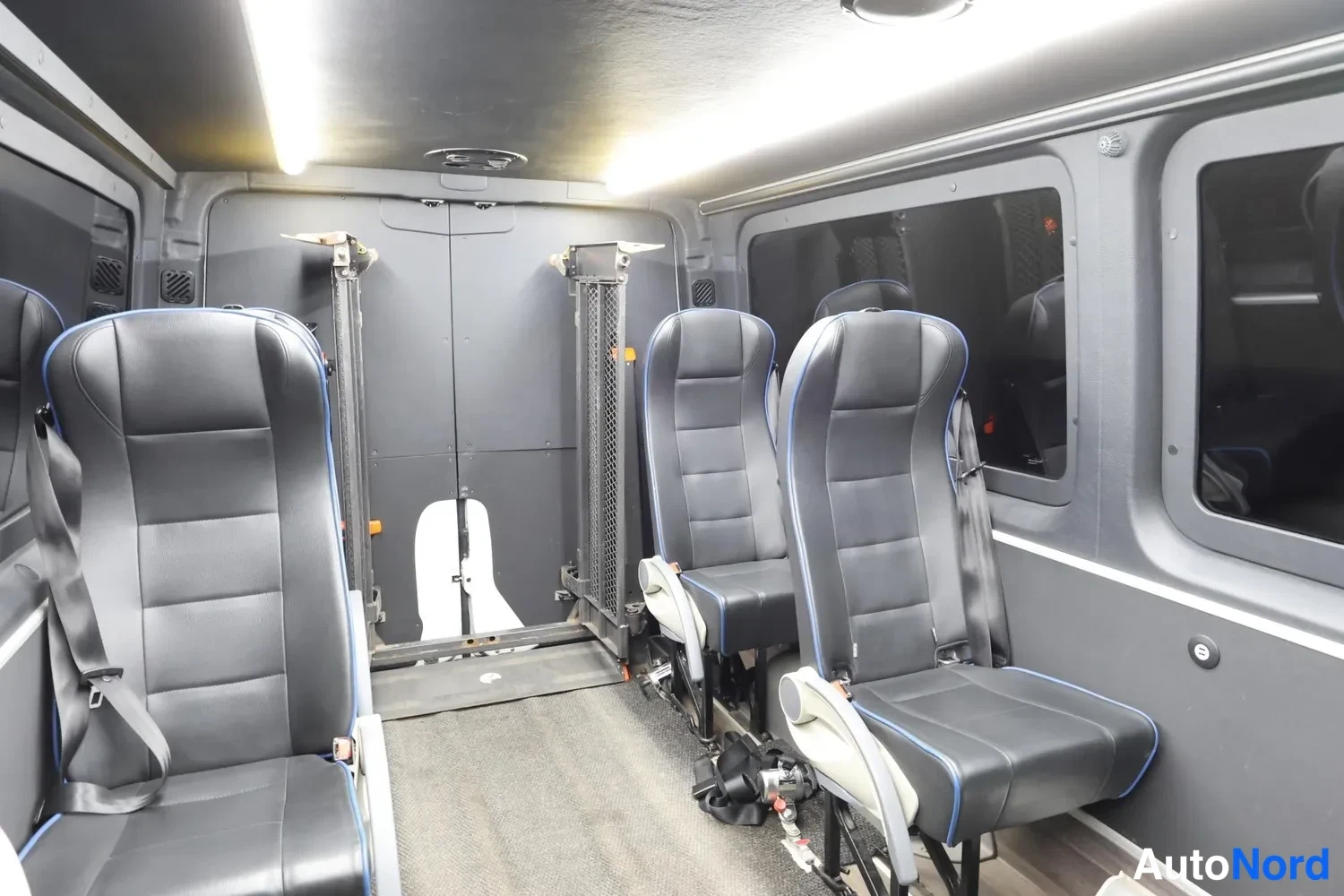Valkoinen Mercedes-Benz Sprinter 2019, kuva 29