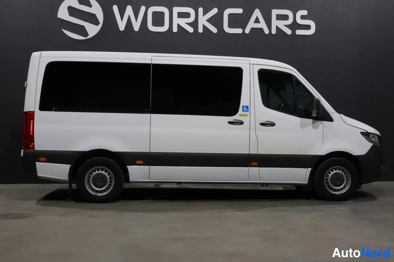 Valkoinen Mercedes-Benz Sprinter 2019, sivulta, kuva 4