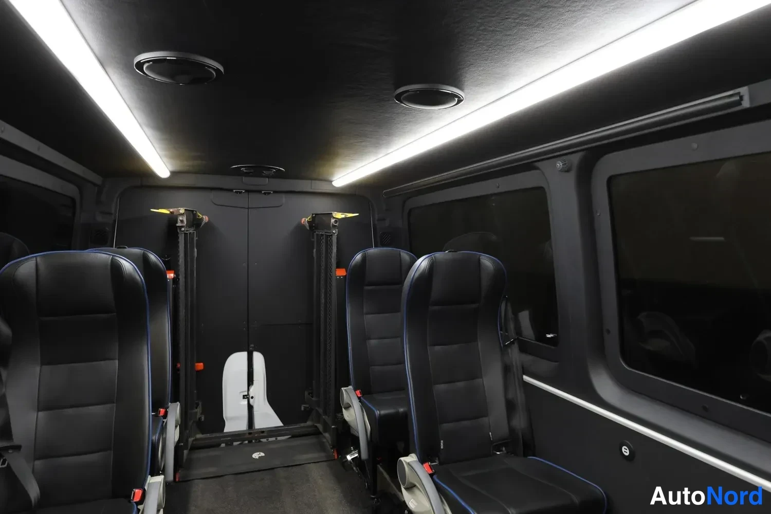 Valkoinen Mercedes-Benz Sprinter 2019, takaistuimet, kuva 18
