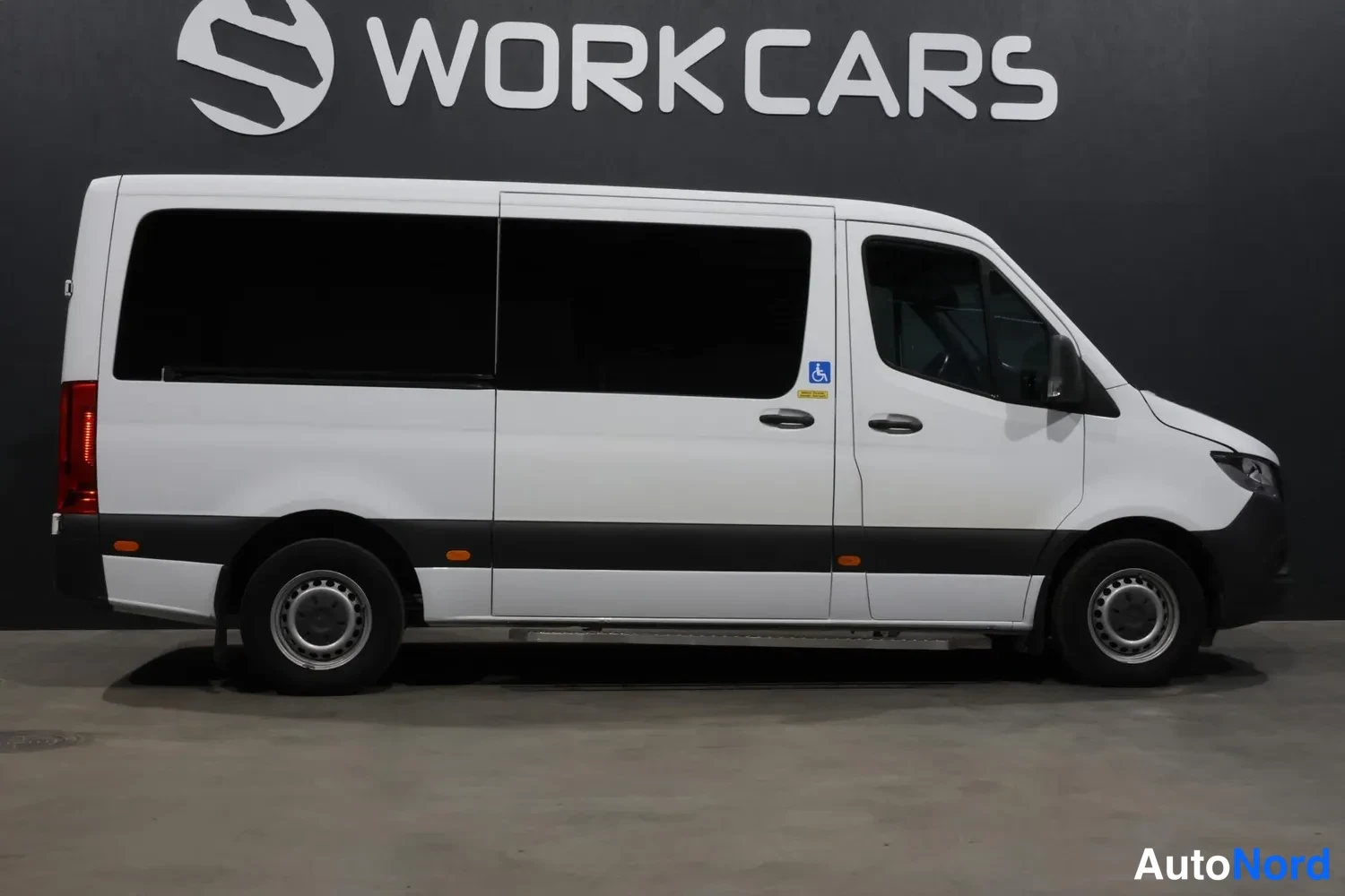 Valkoinen Mercedes-Benz Sprinter 2019, sivulta, kuva 5
