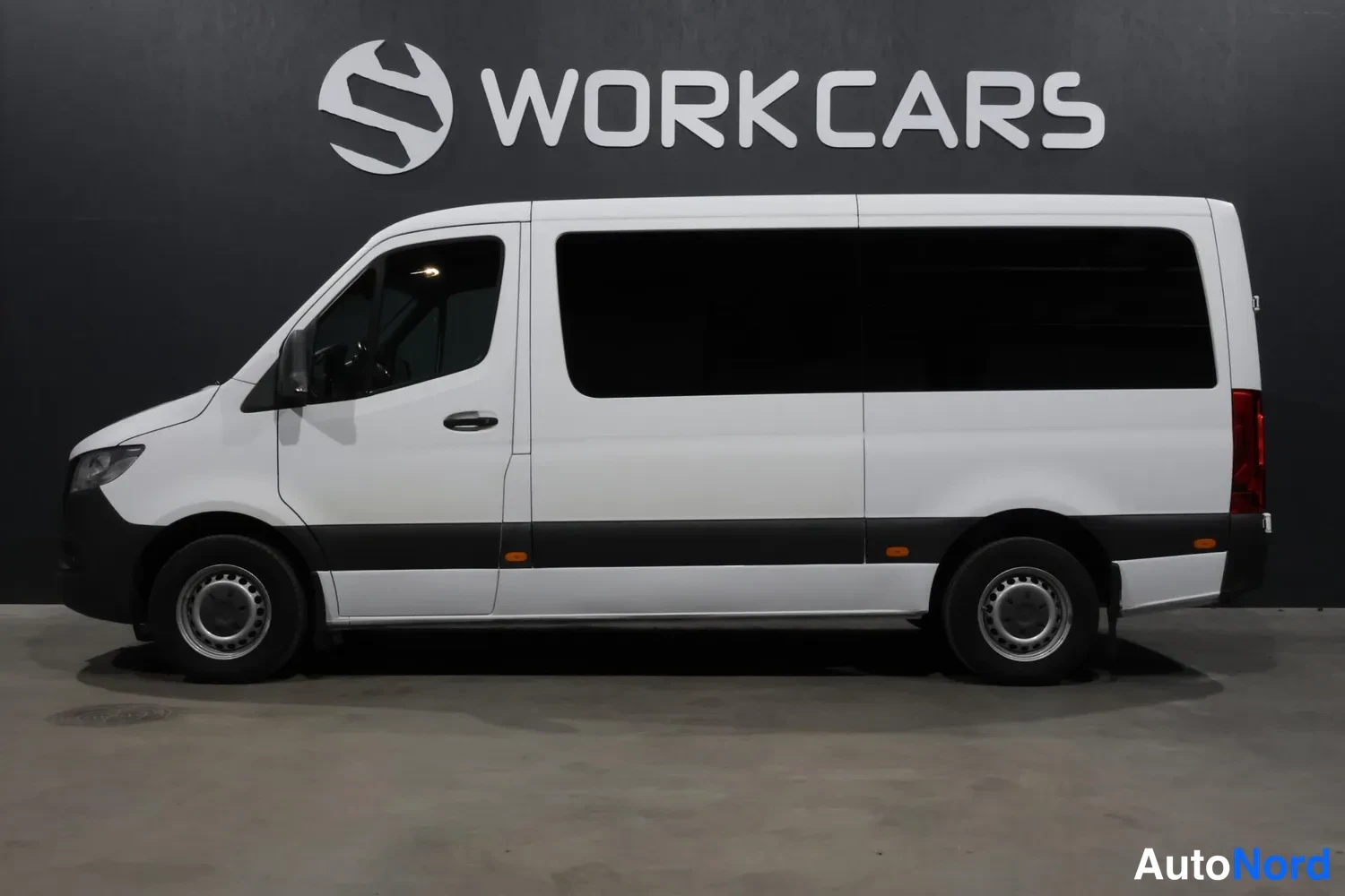 Valkoinen Mercedes-Benz Sprinter 2019, sivulta, kuva 6