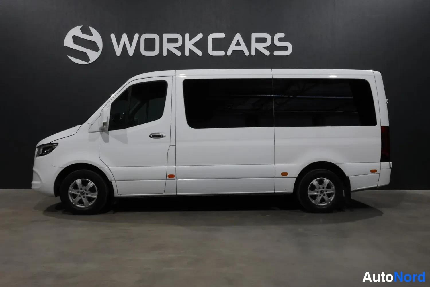 Valkoinen Mercedes-Benz Sprinter 2022, sivulta, kuva 5