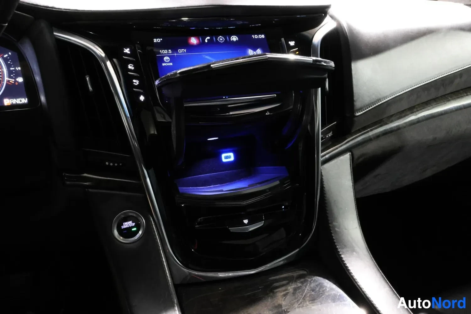 Musta Cadillac Escalade ESV 2015, ohjaamo, kuva 10