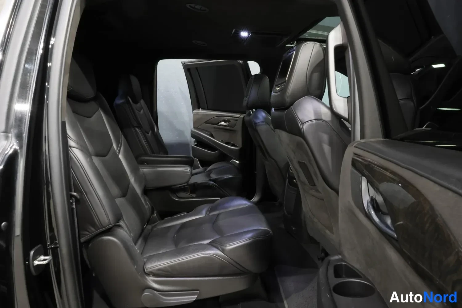 Musta Cadillac Escalade ESV 2015, takaistuimet, kuva 16