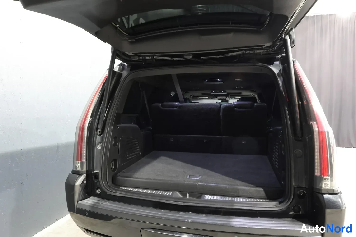 Musta Cadillac Escalade ESV 2015, takaviisto, kuva 7