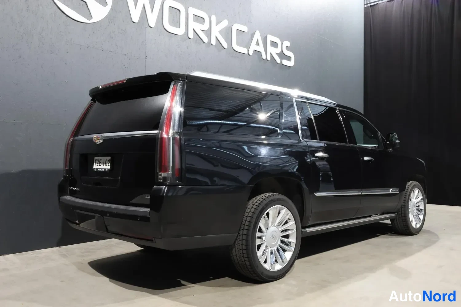 Musta Cadillac Escalade ESV 2015, takaviisto, kuva 8