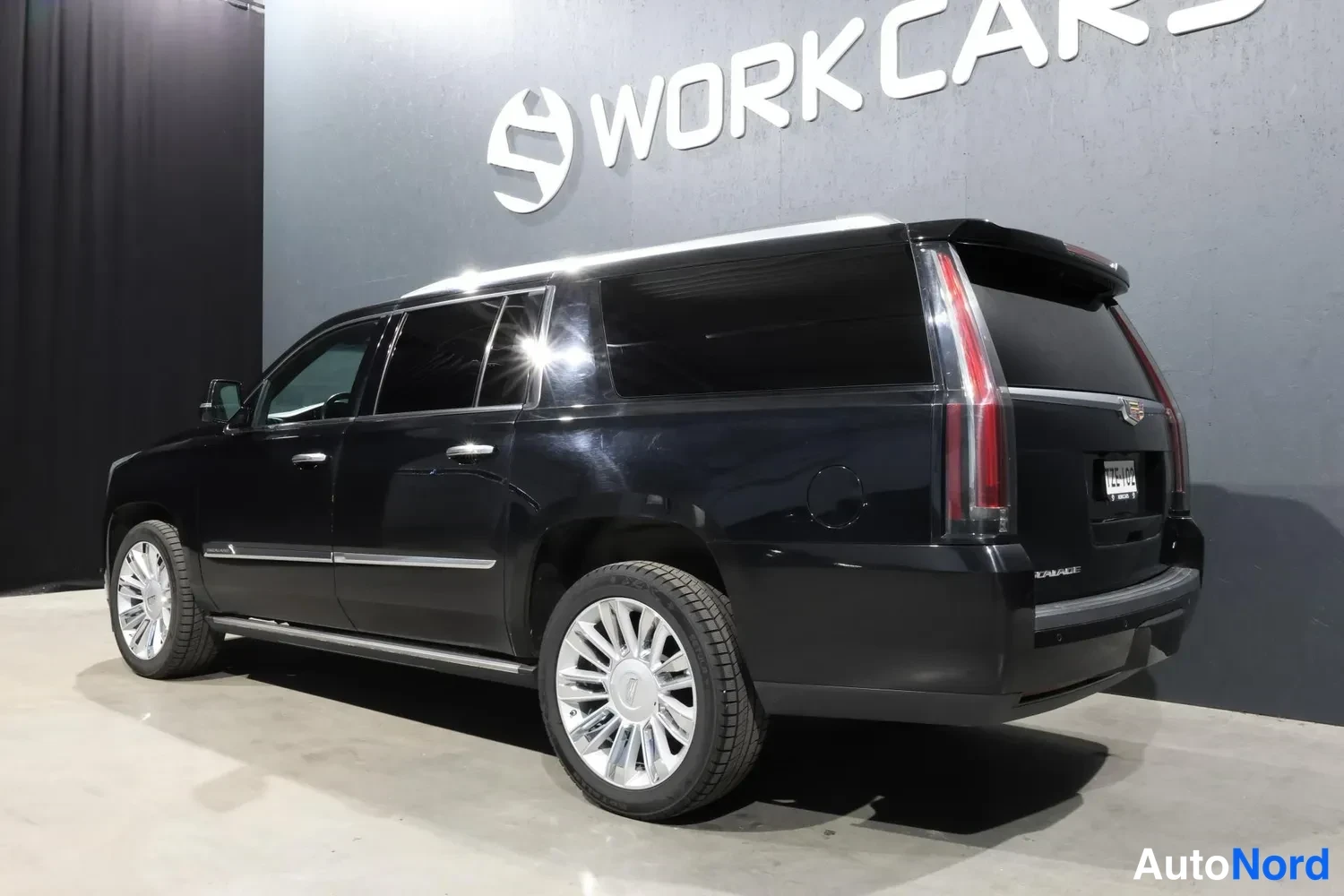 Musta Cadillac Escalade ESV 2015, takaviisto, kuva 6