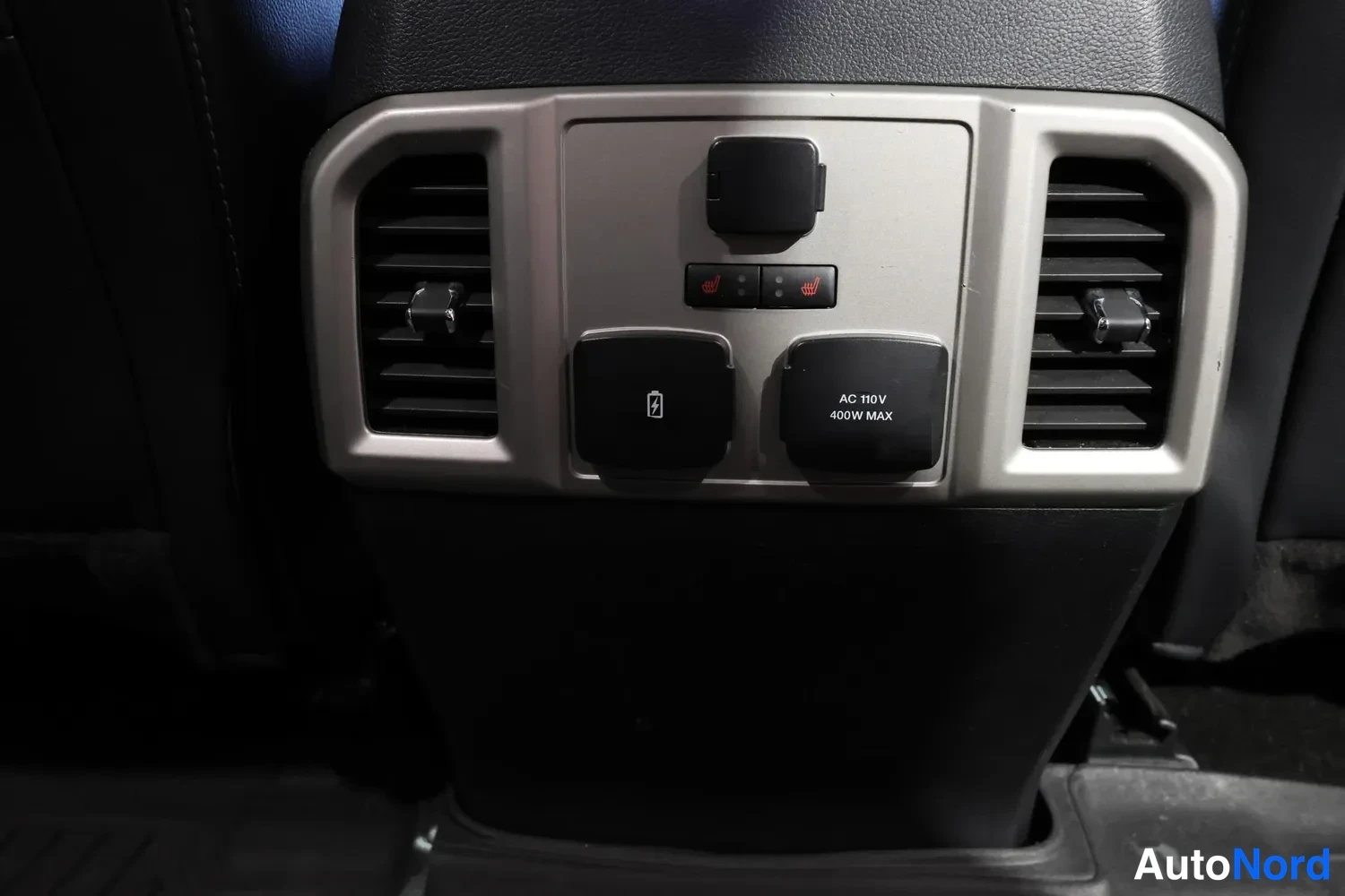 White Ford F150 valkoisena 2019, detail, photo 35