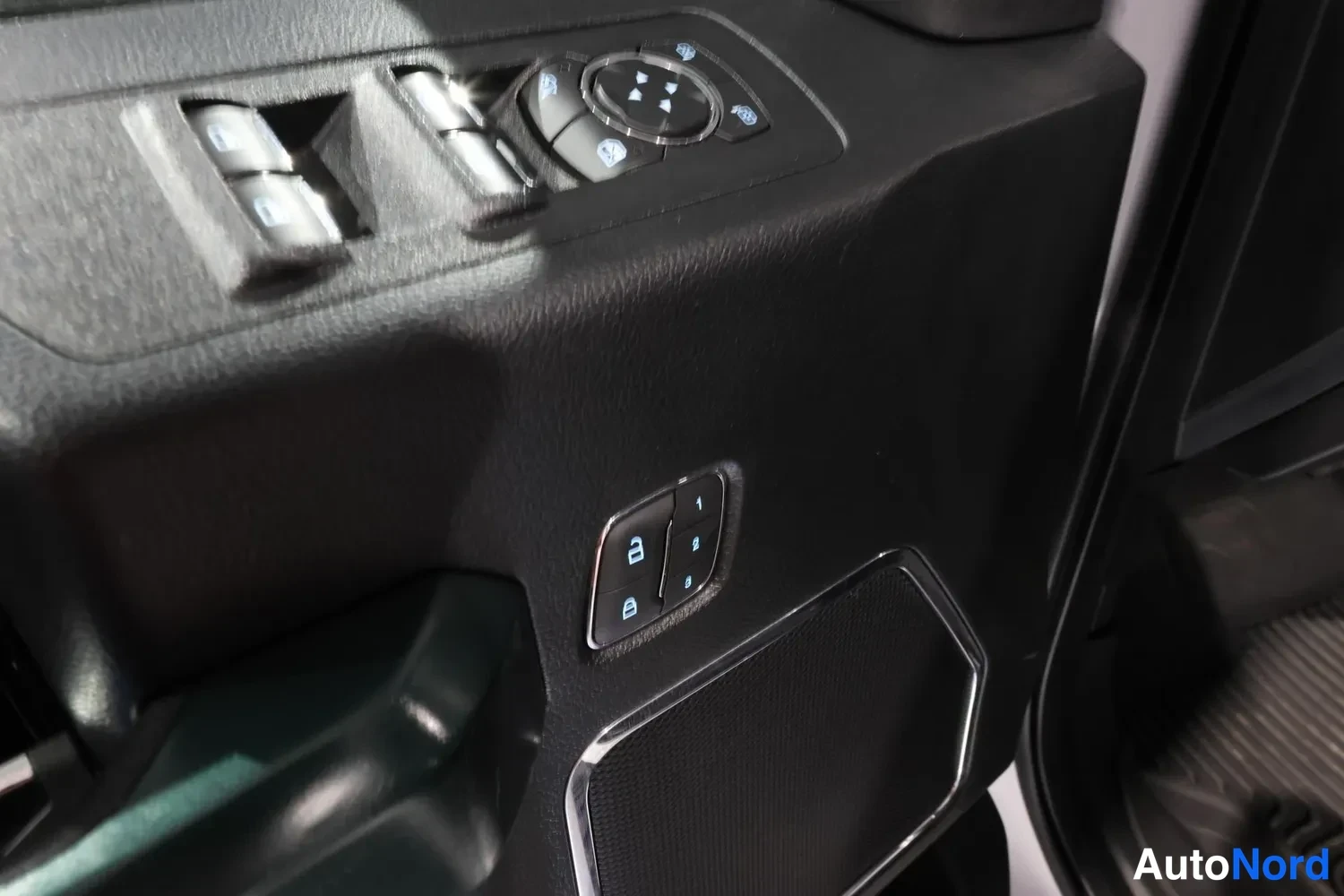 White Ford F150 valkoisena 2019, detail, photo 25