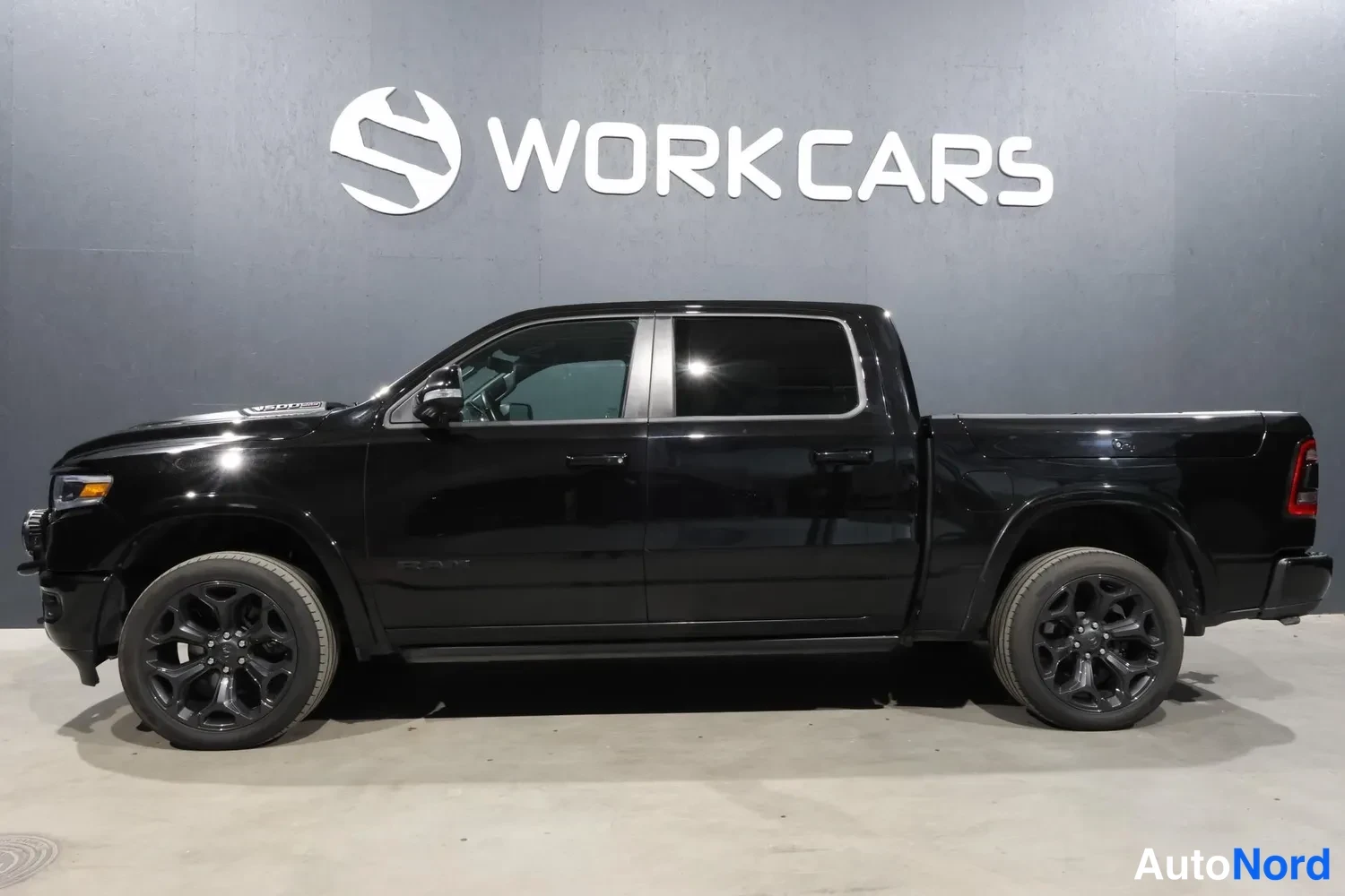Musta Dodge RAM 1500 2022, etuviisto, keula vasemmalle, kuva 2