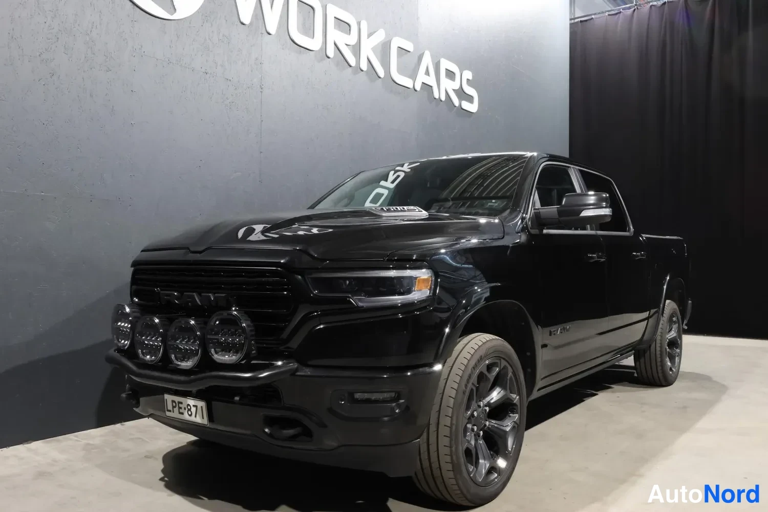 Musta Dodge RAM 1500 2022, etuviisto, keula vasemmalle, kuva 4