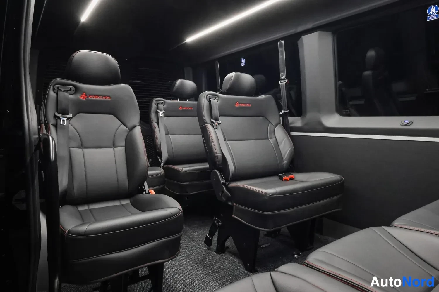 Musta Mercedes-Benz Sprinter 2026, takaistuimet, kuva 10