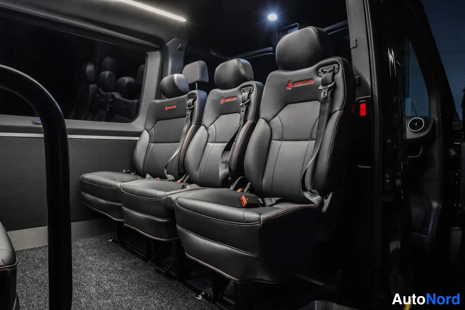 Musta Mercedes-Benz Sprinter 2026, takaistuimet, kuva 11