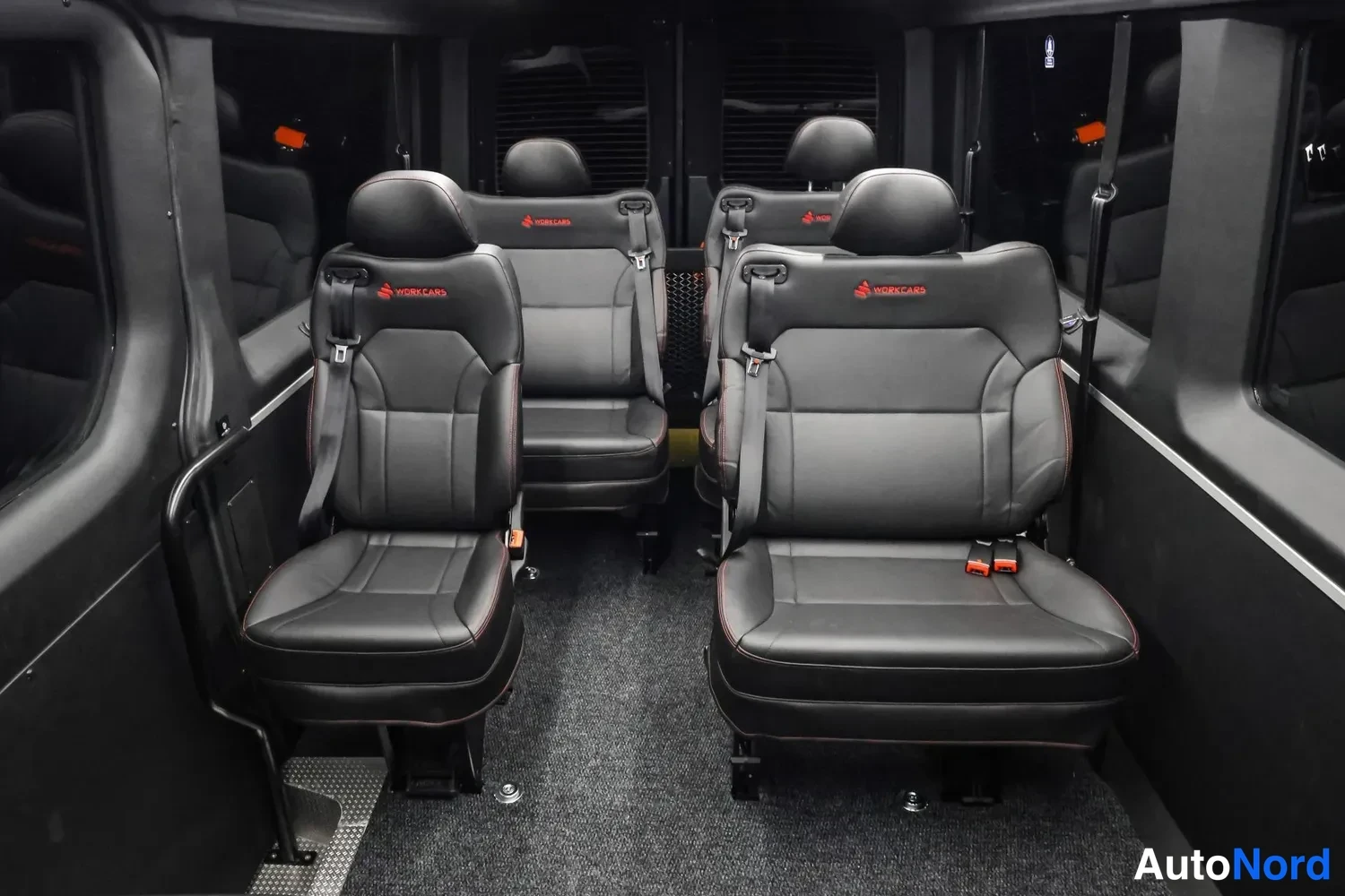 Musta Mercedes-Benz Sprinter 2026, takaistuimet, kuva 13