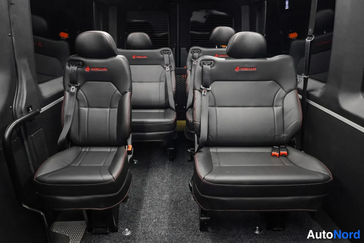 Musta Mercedes-Benz Sprinter 2026, takaistuimet, kuva 14