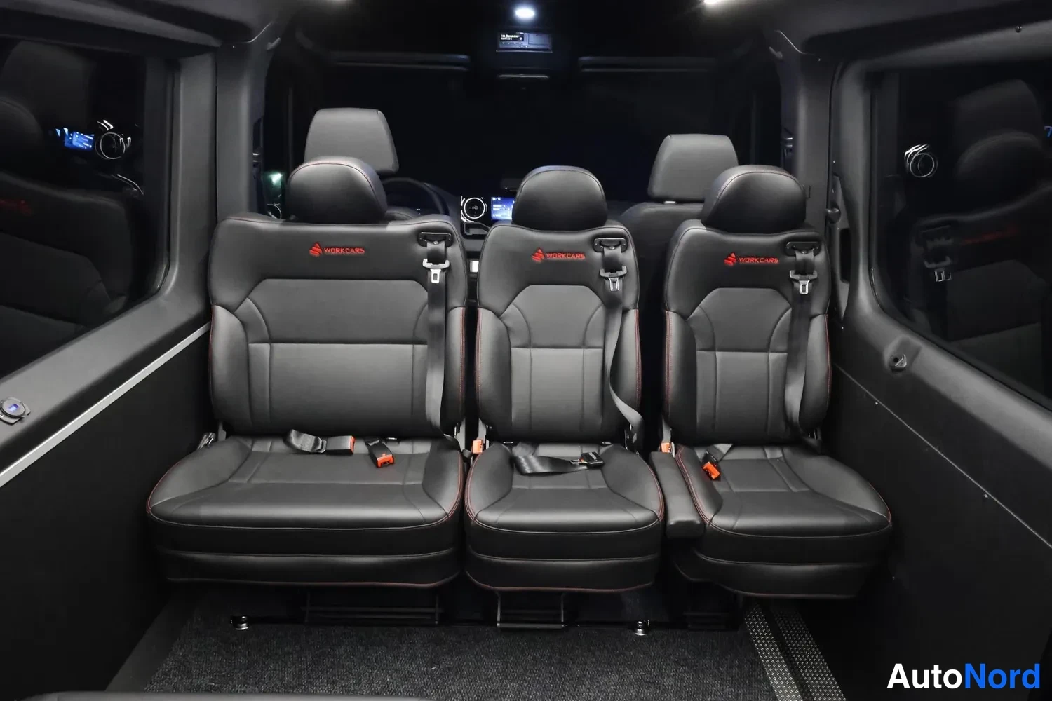 Musta Mercedes-Benz Sprinter 2026, takaistuimet, kuva 15